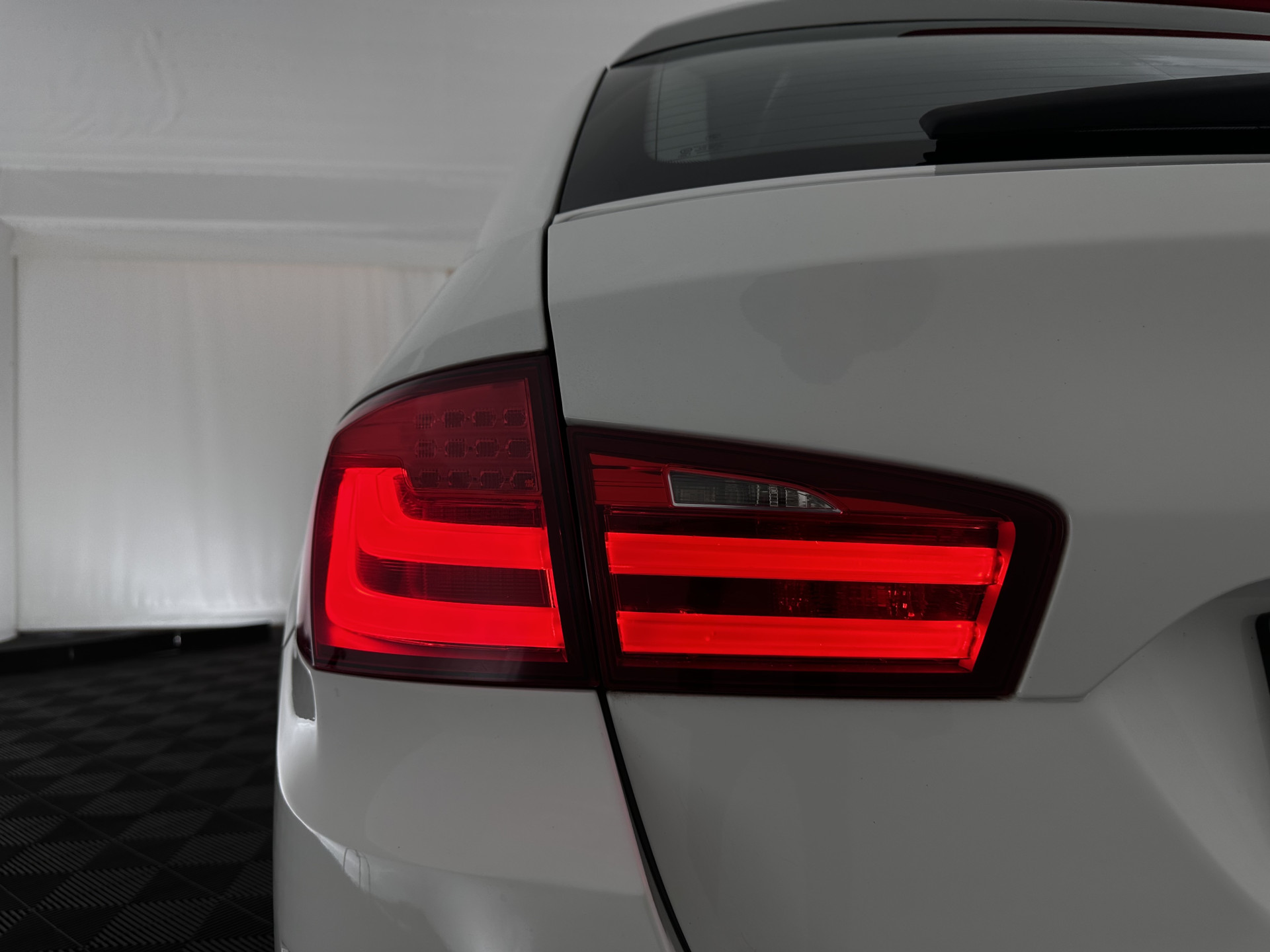 BMW 5-serie Touring 520d Shadow-line *BI-XENON | NAVI-FULLMAP | HEATED-COMFORTSEATS | ECC | KEYLESS | PDC | CRUISE | 18''ALU*