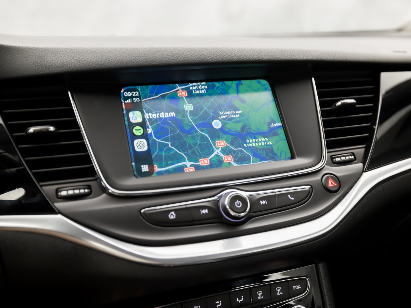 Opel Astra Sports Tourer 1.4 Turbo Innovation Sport 150Pk Automaat (APPLE CARPLAY, NAVIGATIE, CAMERA, STUUR/STOELVERWARMING, SPORTSTOELEN, ADAPTIVE CRUISE, LM VELGEN, NIEUWSTAAT)