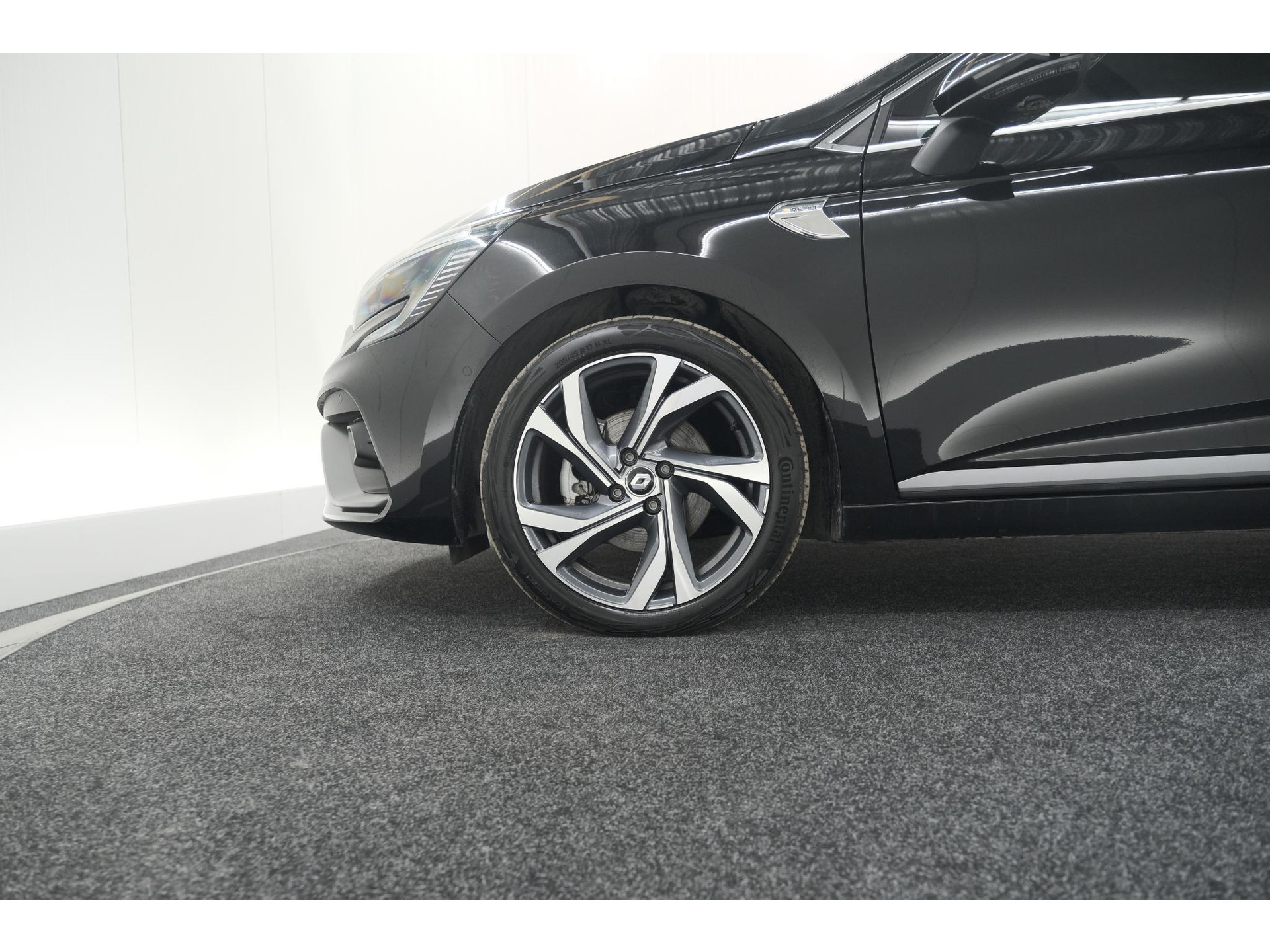 Renault Clio 1.6 E-Tech Hybrid 140 R.S. Line | 360 Camera | Apple Carplay | 9.3 Inch Groot Scherm | Sportstoelen