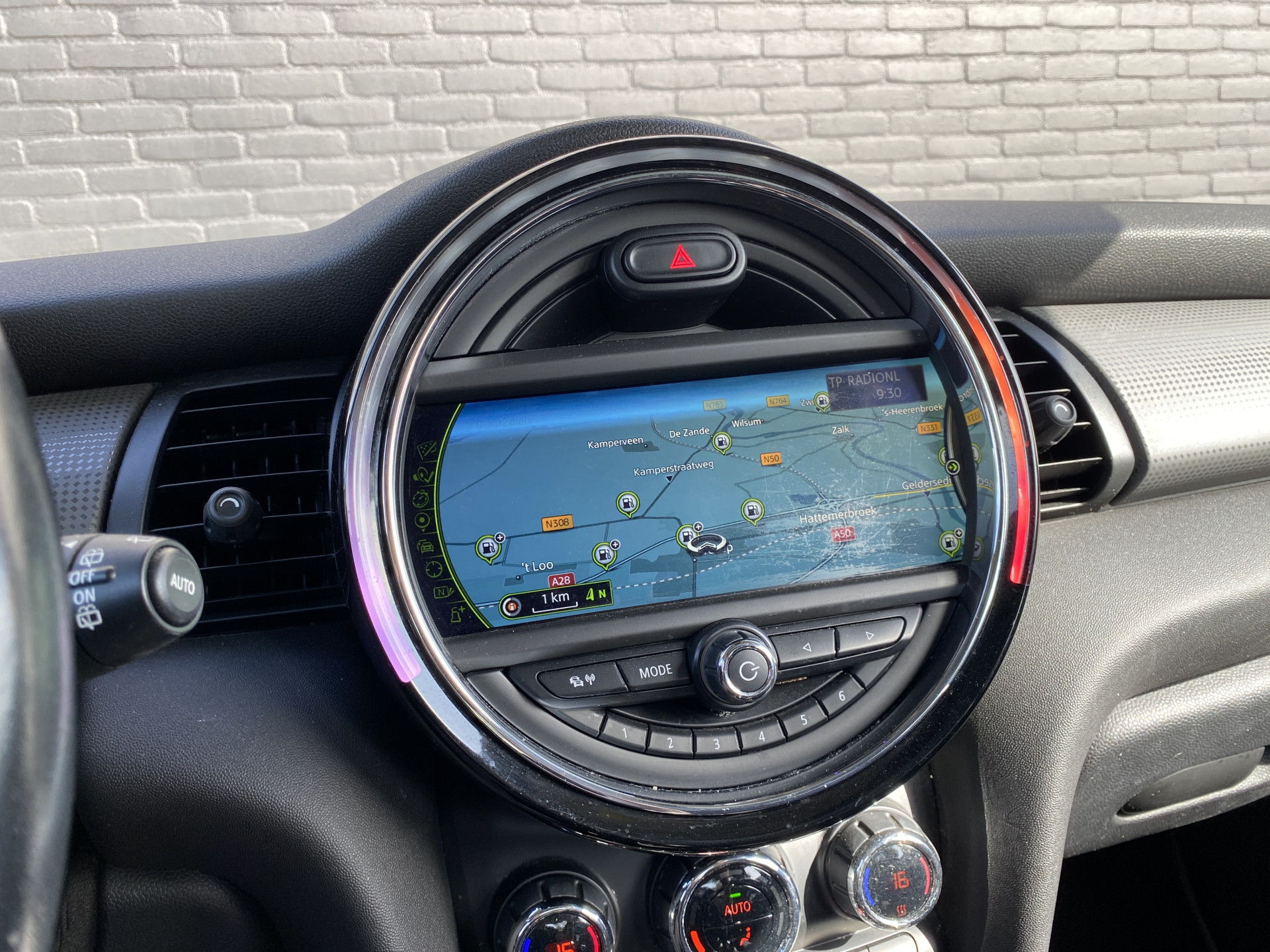MINI Mini 1.5 Cooper Pepper 136 pk | navigatie | panoramadak | bluetooth | cruise control | chromen details | trekhaak