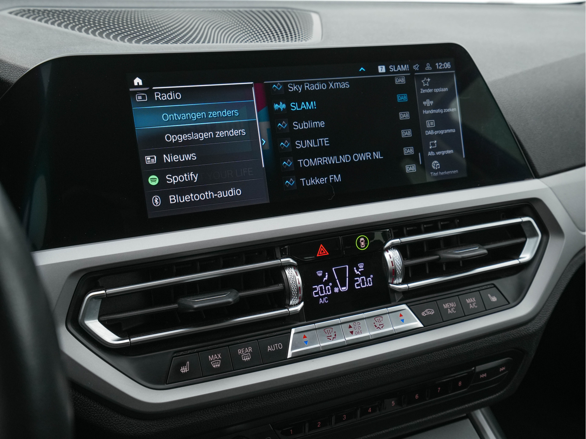 BMW 3-serie Touring 330e Plug-In (INCL-BTW) *LUXURY-LEATHER | NAVI-FULLMAP |  DIGI-COCKPIT | FULL-LED | DAB | ECC | PDC | ADAPTIVE-CRUISE | HEATED-SPORSEATS | KEYLESS | PRIVACY-GLASS | KEYLESS | CARPLAY | TOWBAR | 17"ALU*