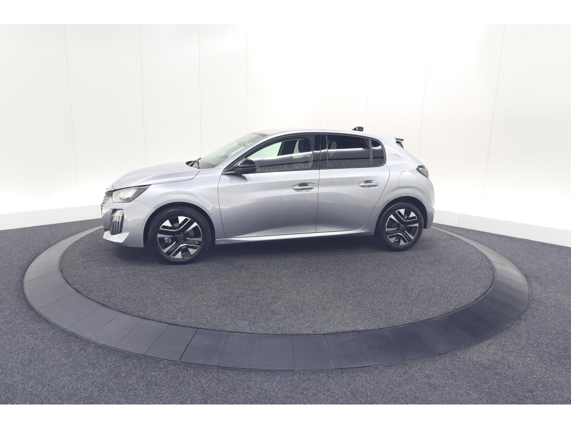 Peugeot 208 PureTech 100 Allure Pack | NIEUW MODEL | Apple CarPlay | Parkeersensoren | Climate Control