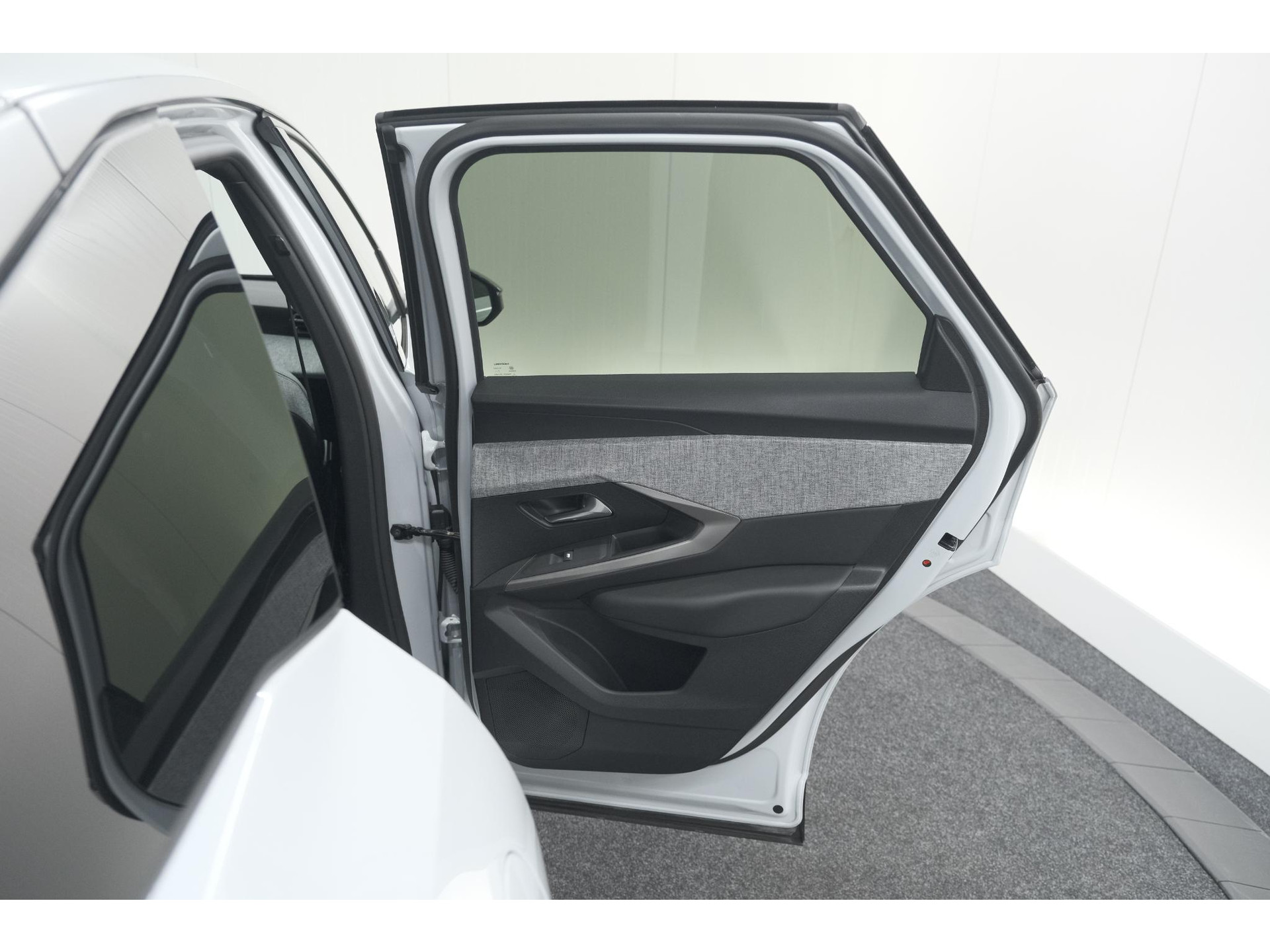 Peugeot 3008 136 Hybrid e-DCS6 Allure | Stoelverwarming | Camera | Apple Carplay