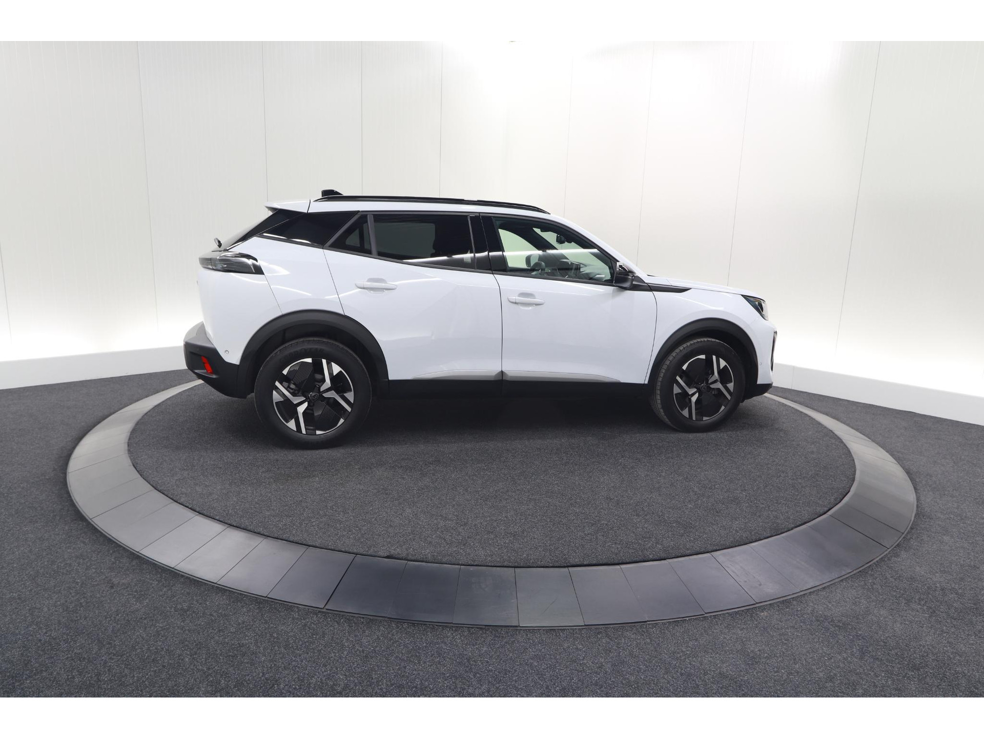 Peugeot 2008 PureTech 100 Allure | 360 Camera | Dodehoekdetectie | Navigatie | Apple Carplay
