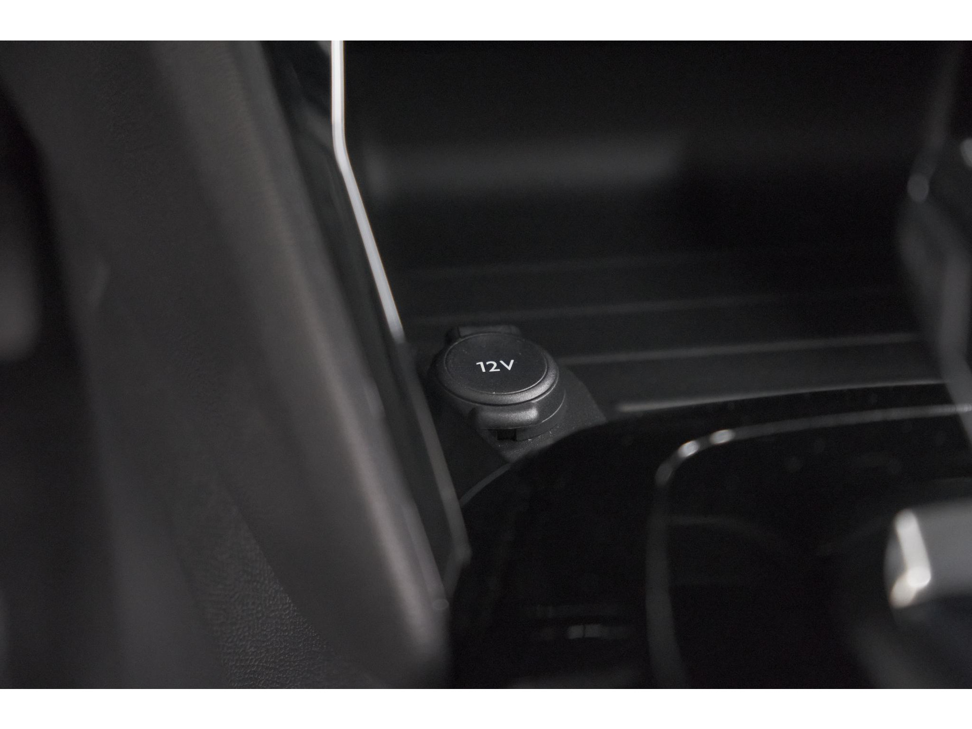 Peugeot 208 PureTech 100 EAT8 Allure | Adaptieve Cruise control |  Camera | Parkeersensoren voor + achter | Navigatie | Apple Carplay