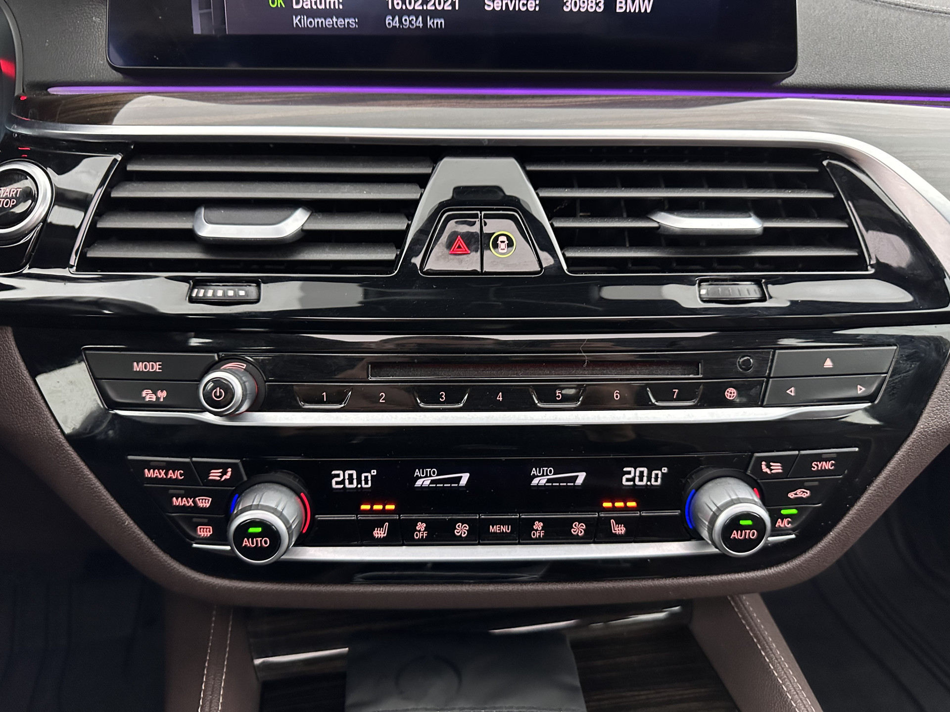 BMW 5-serie 530e iPerformance High Executive (Plug-in) Aut.*PANO | LEATHER | FULL-LED | TOPVIEW | KEYLESS | HARMAN/KARDON | BLINDSPOT | MEMORY-PACK | HEATED-COMFORTSEATS | DIGI-COCKPIT | AMBIENTLIGHT | NAVI-FULLMAP | 20''ALU*