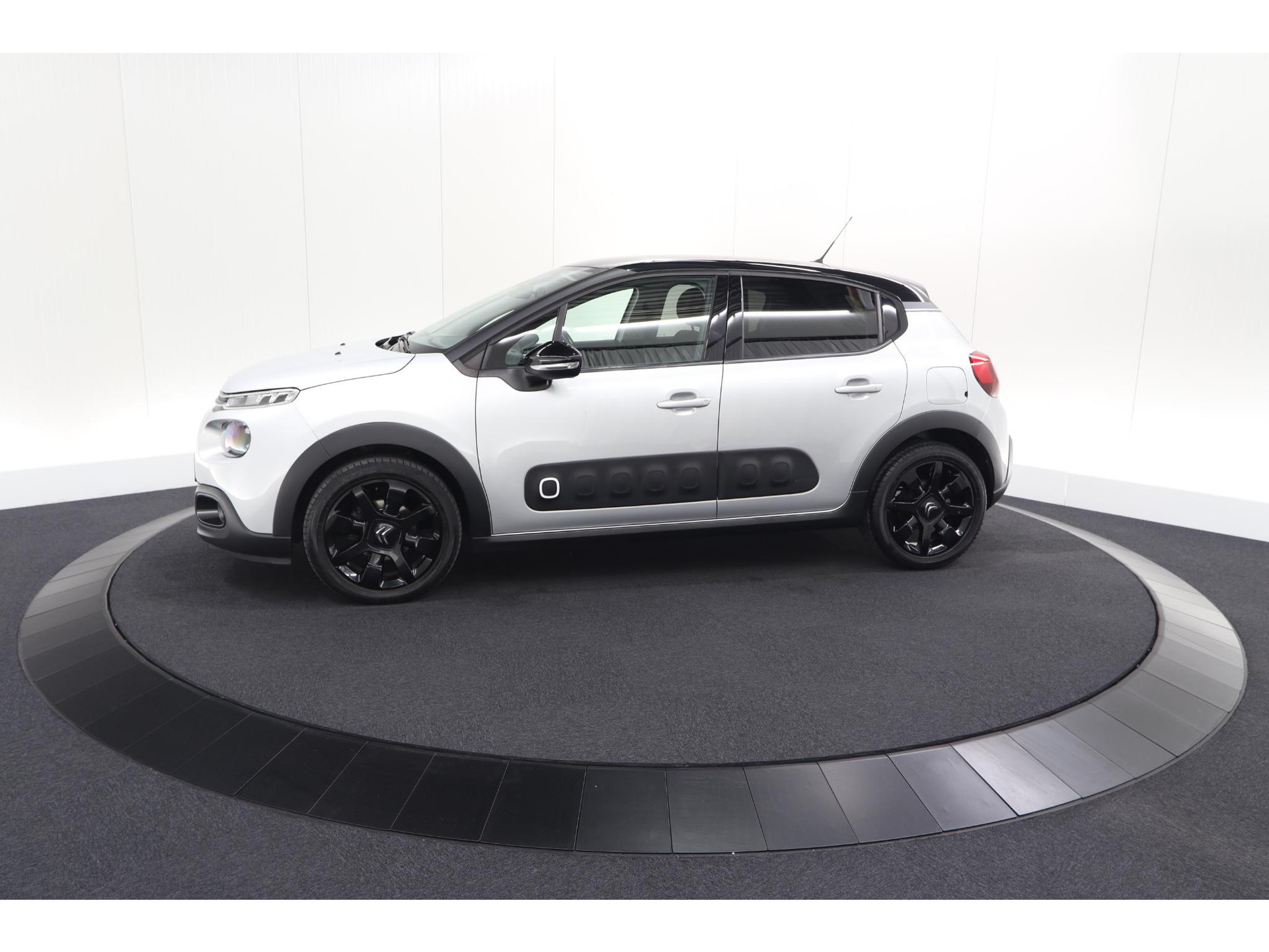 Citroen C3 PureTech 82 S&S Shine | Camera | Navigatie | Climate control | 17 Inch Lichtmetalen Velgen