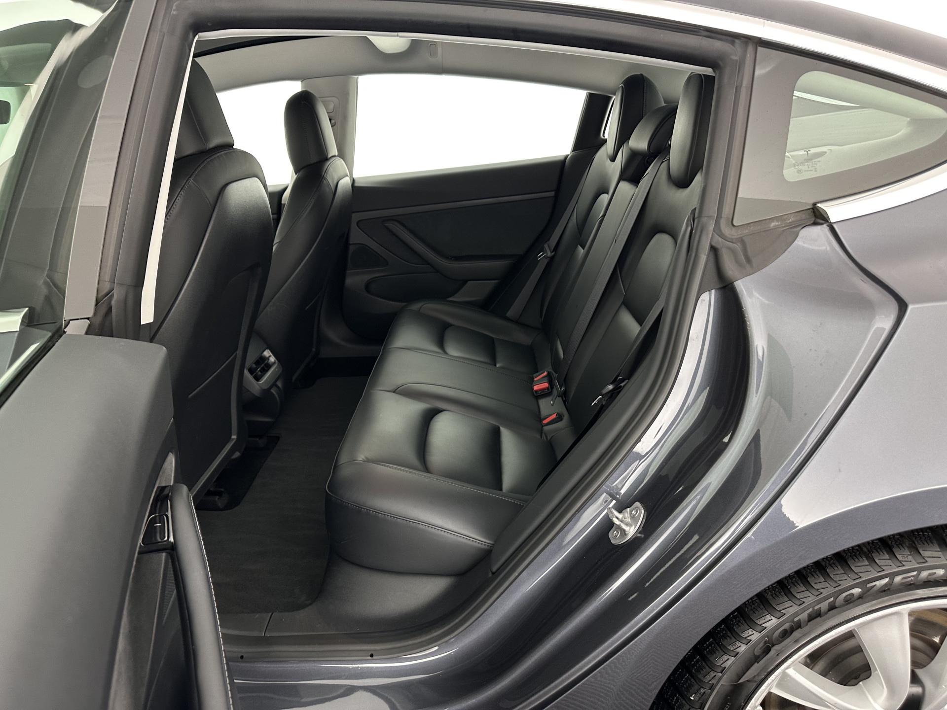 Tesla Model 3 Standard RWD Plus 60 kWh [ 3-Fase ] (INCL-BTW) Aut. *PANO | AUTO-PILOT | LEATHER | KEYLESS | FULL-LED | MEMORY-PACK | TOP-VIEW | DAB | CARPLAY | DIGI-COCKPIT | LANE-ASSIST | COMFORT-SEATS | 19"ALU*