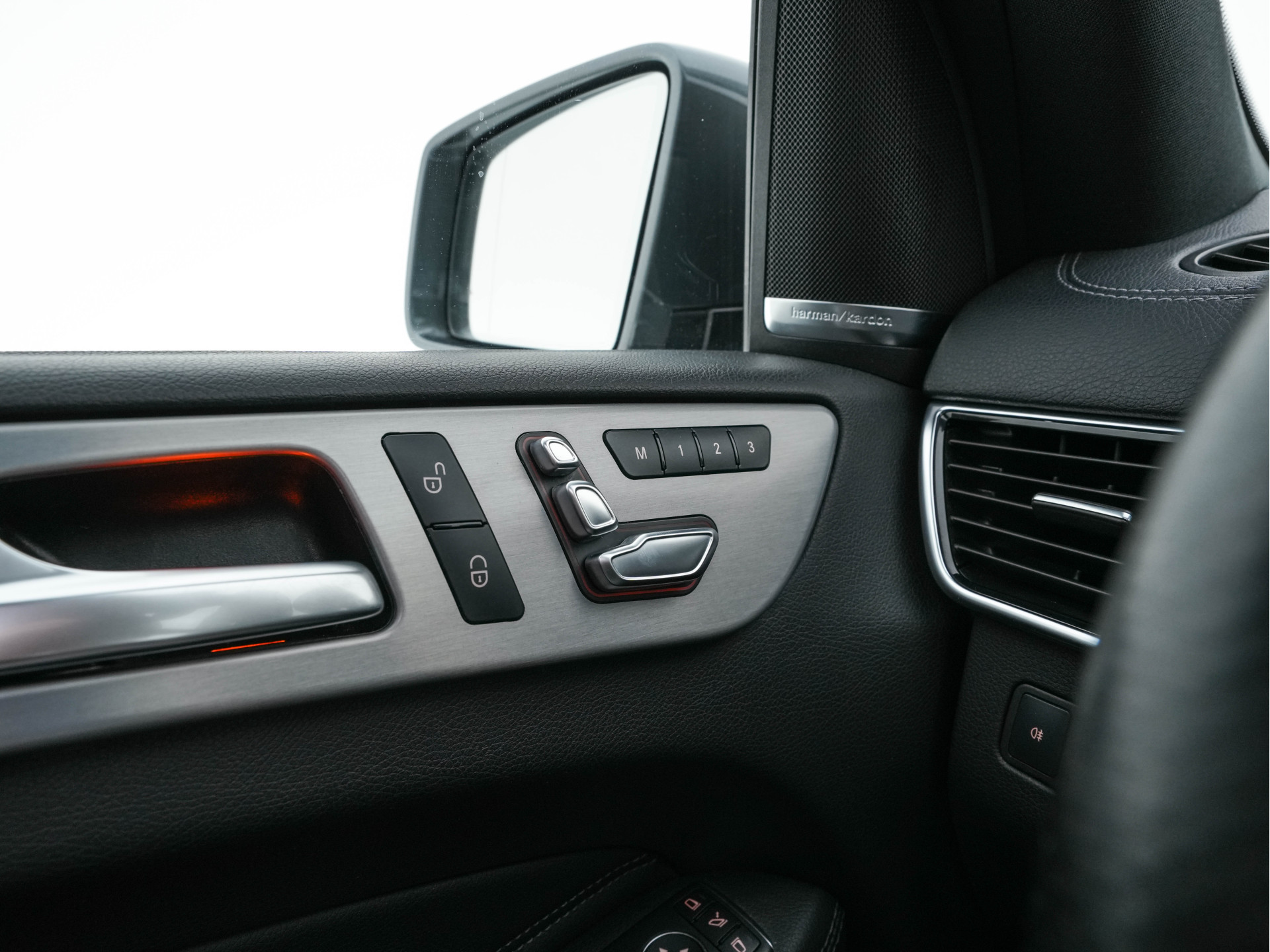 Mercedes-Benz GLS 350 d 4MATIC AMG-Line [ 7-Pers ] *PANO | LEATHER | FULL-LED | DISTRONIC | NAVI-FULLMAP | HEAT/COLD-COMFORTSEATS | BLINDSPOT | MEMORY-PACK | HARMAN/KARDON | TOPVIEW | KEYLESS | SHIFTPADDLES | PRIVACY-GLASS | TOWBAR | 21''ALU*