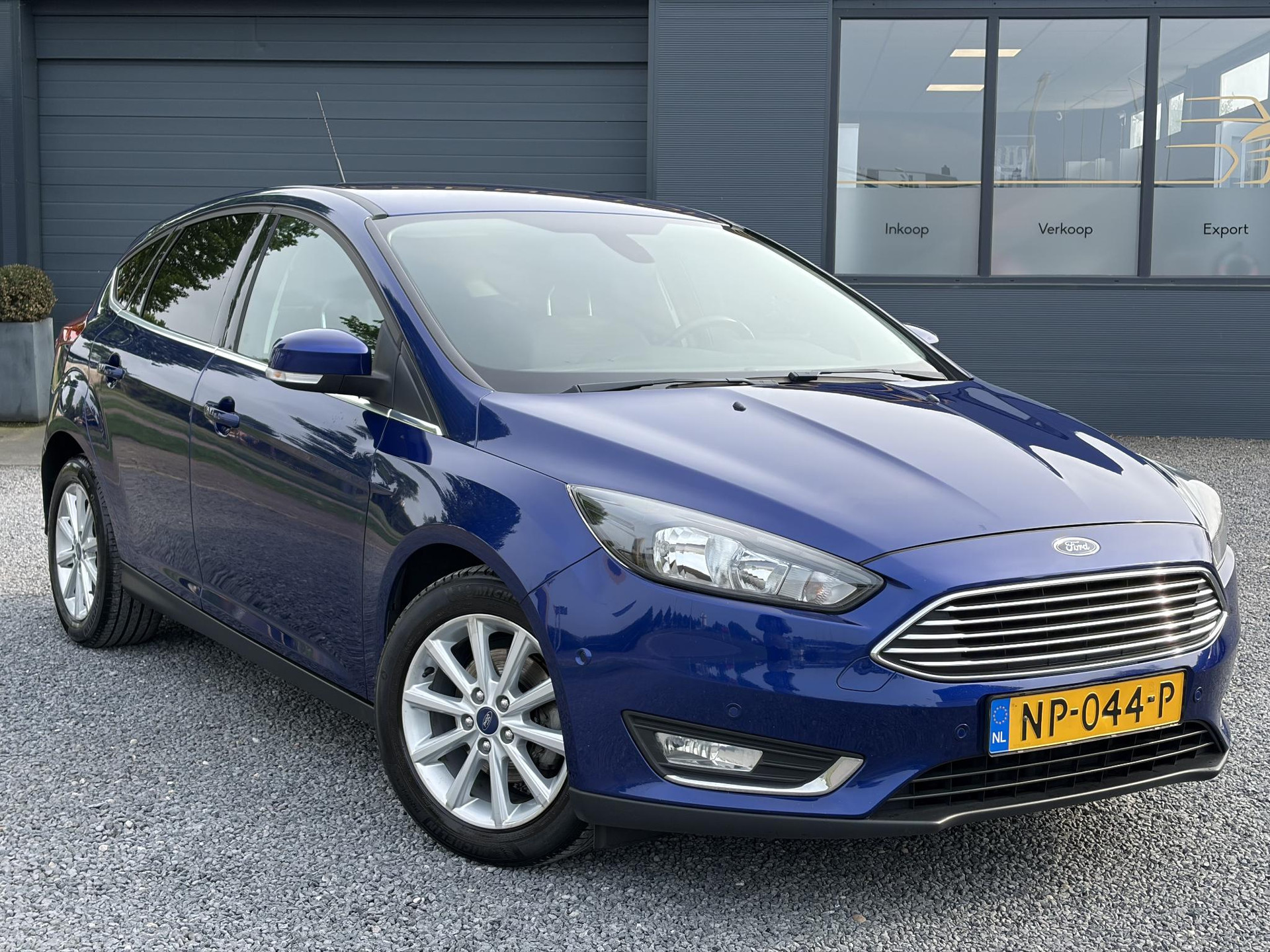 Ford Focus 1.0 Titanium 2e Eigenaar,Dealer Onderhouden,Navi,Pdc V+A,125pk,Clima,Cruise,6 Bak,Lm velgen,Net beurt gehad,Apk tot 04-2027