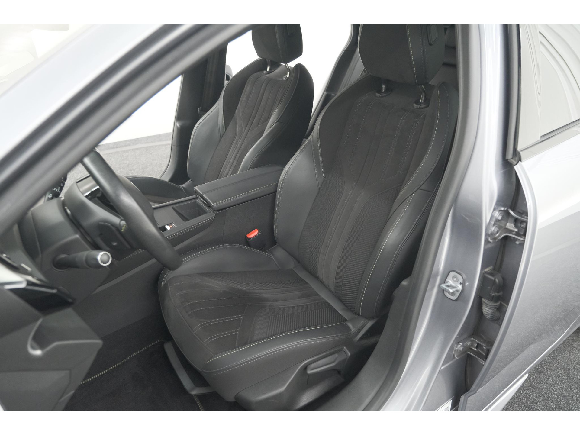 Peugeot 308 SW PureTech 130 EAT8 GT | Trekhaak | Stoelverwarming | Camera | Adaptieve Cruise Control