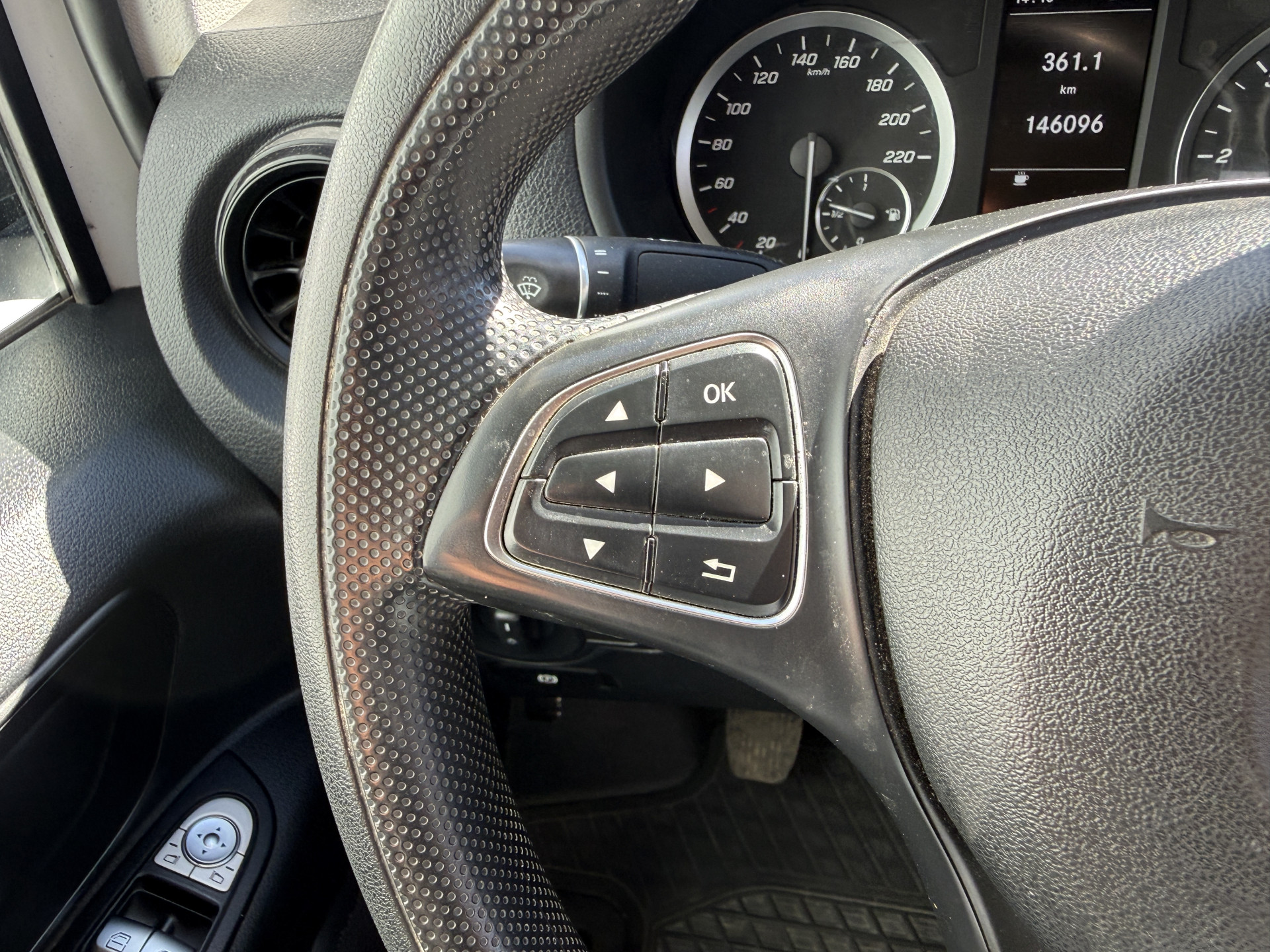 Mercedes-Benz Vito 114 1.9 CDI 136PK Dubbele Cabine L2H1 5 Stoelen Climate Control Cruise Control Trekhaak Carplay Camera