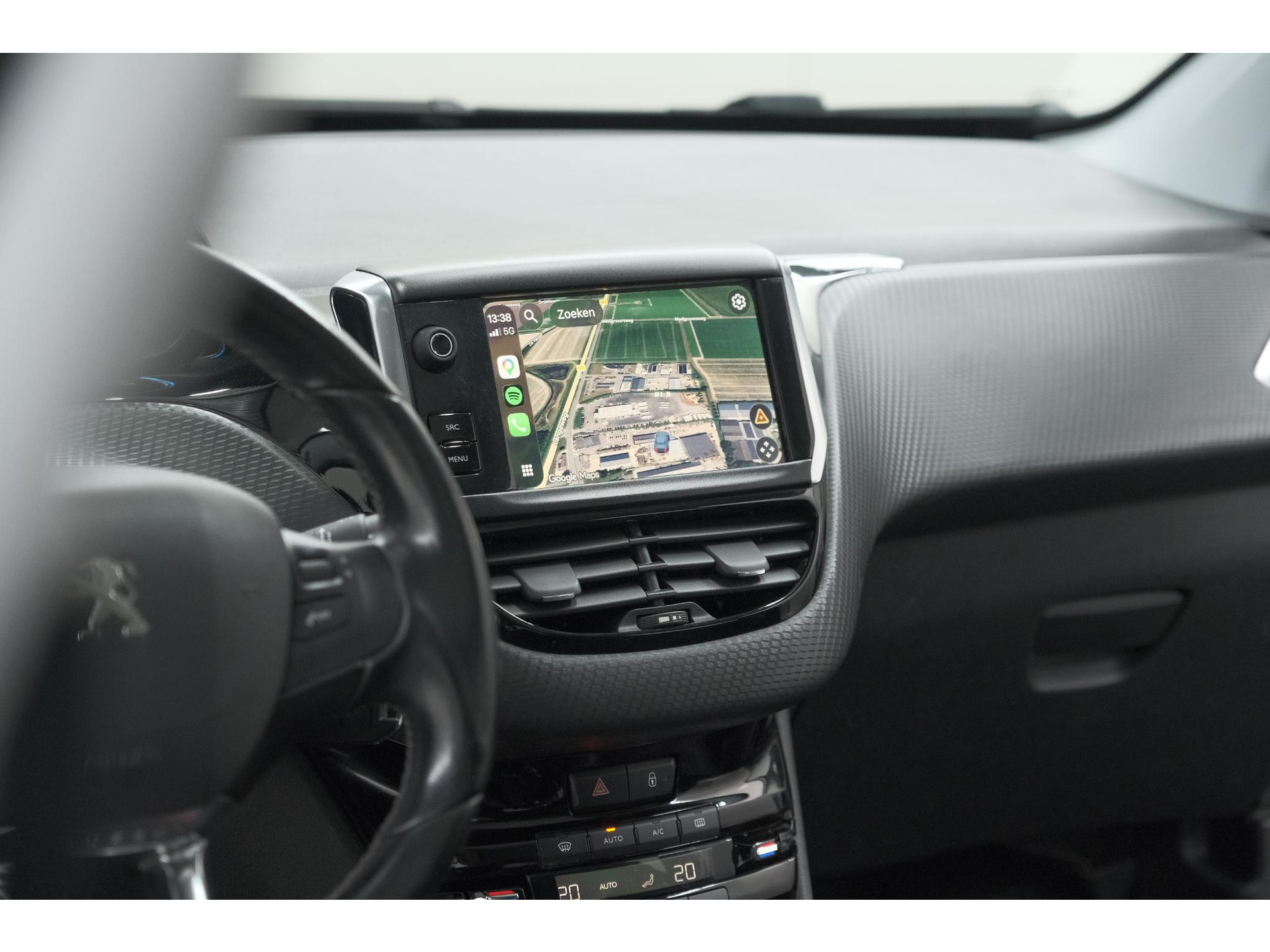 Peugeot 2008 PureTech 110 Allure | Panoramadak | Apple Carplay | Navigatie | Parkeersensoren