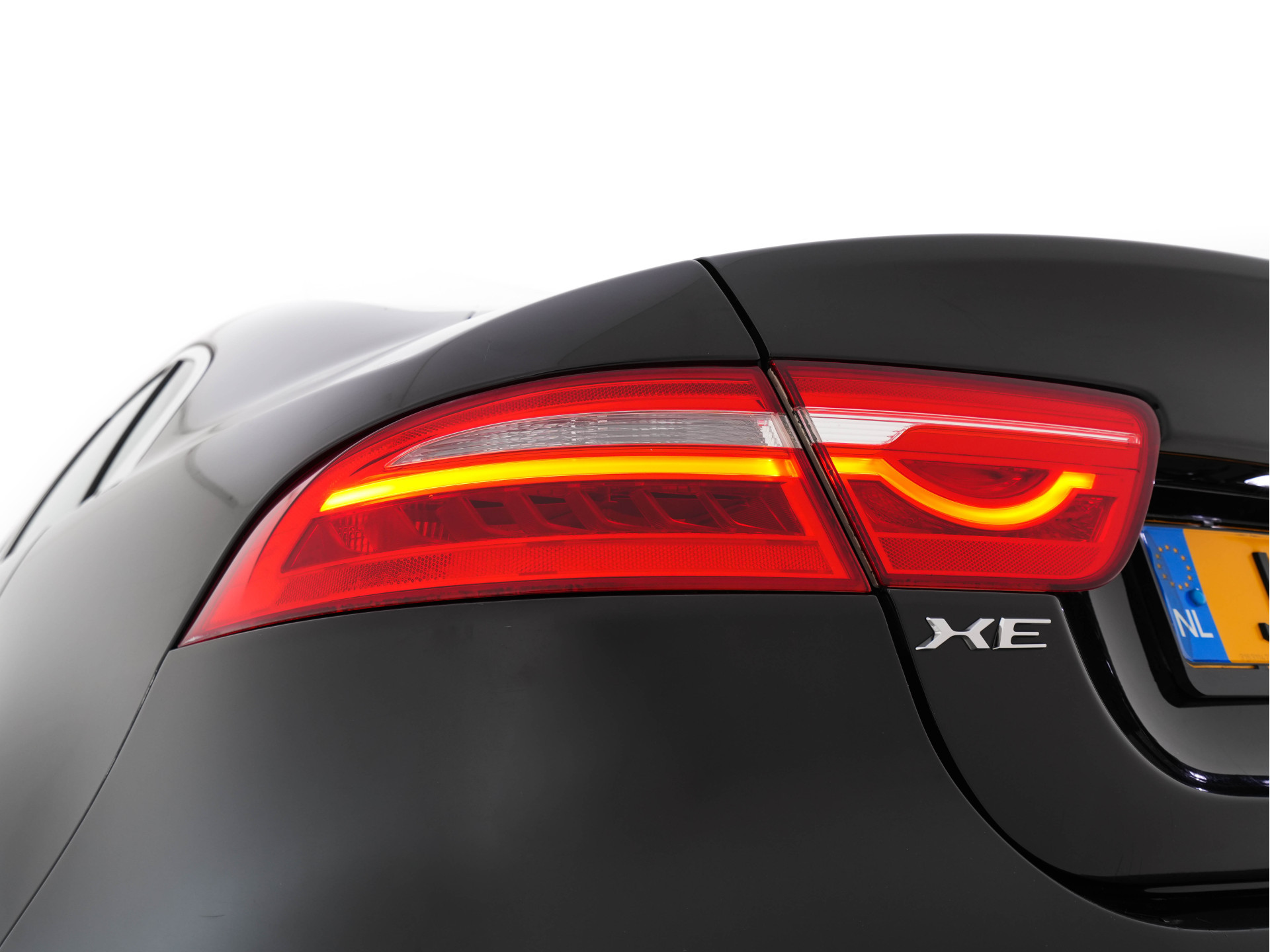 Jaguar XE 2.0 D Pure ( ⚠️ ) Aut. *LEATHER | NAVI-FULLMAP | HEATED-COMFORTSEATS | CAMERA | ECC | SHIFT-PADDLES | LANE-ASSIST | PDC | SHIFT-PADDLES | LANE-ASSIST | JAGUAR-AUDIO | CRUISE | 17''ALU*