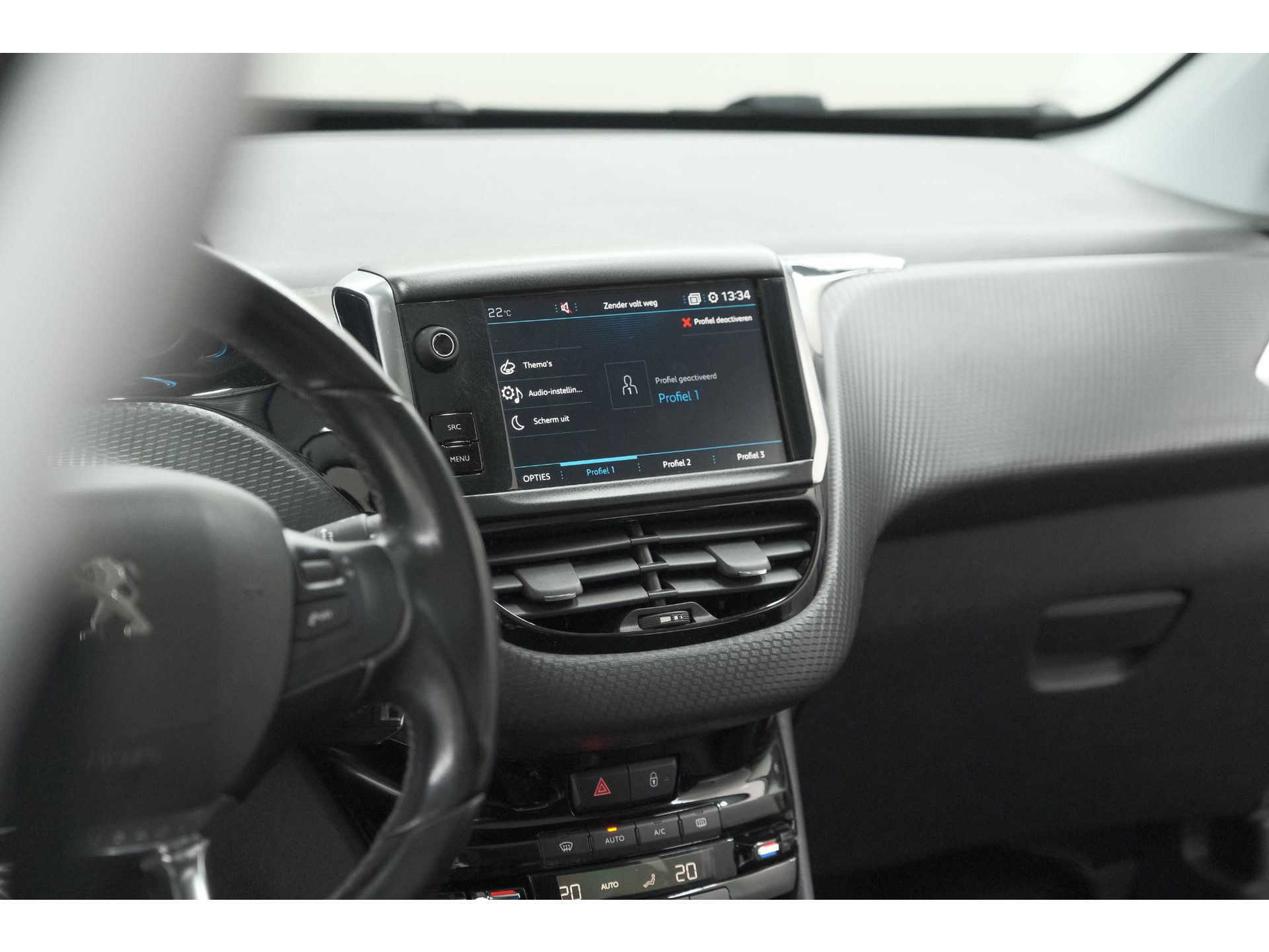 Peugeot 2008 PureTech 110 Allure | Panoramadak | Apple Carplay | Navigatie | Parkeersensoren