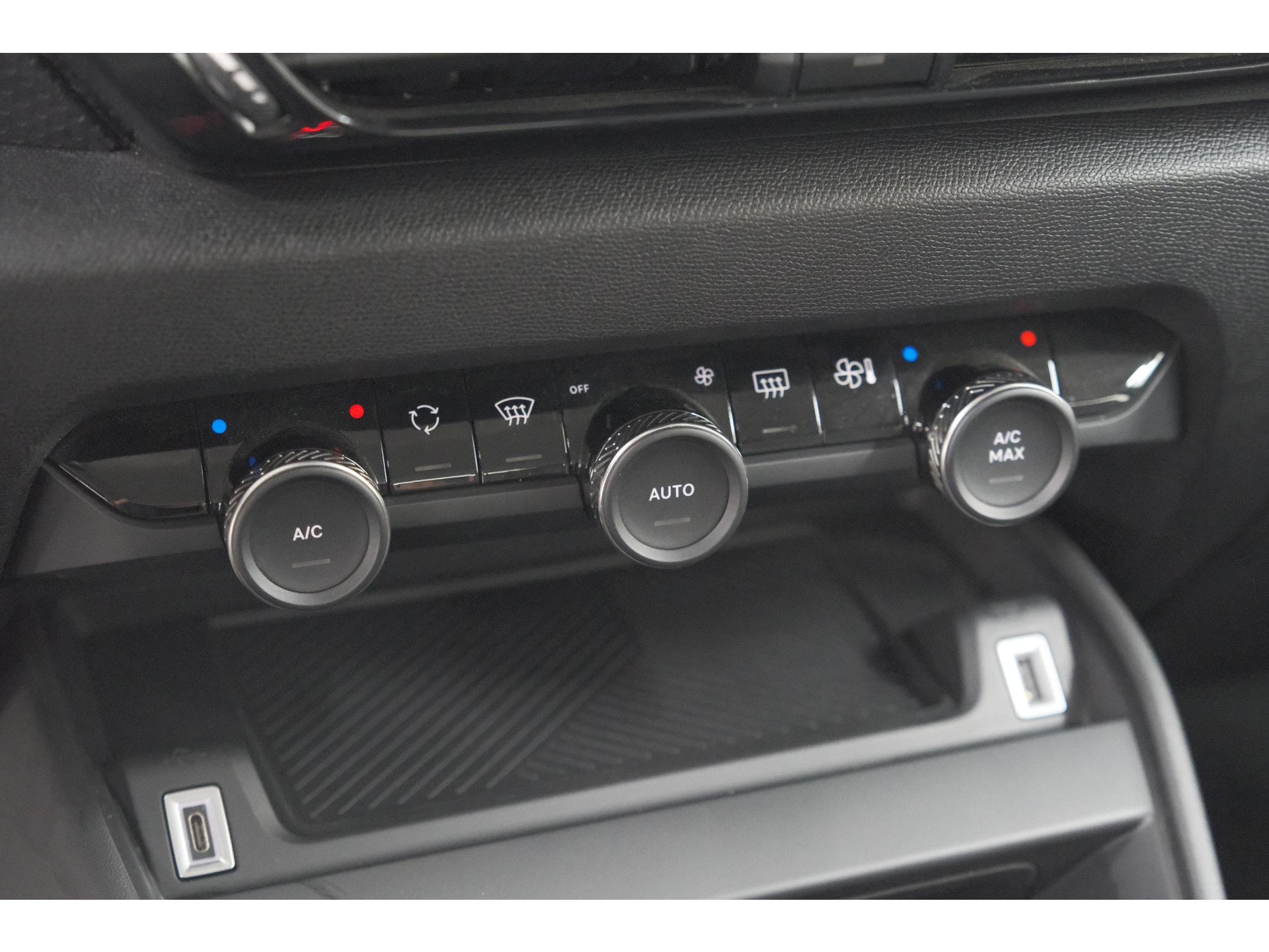 Citroen C4 Puretech 130 Feel Pack | Head-Up Display | Camera | Navigatie | Keyless Entry