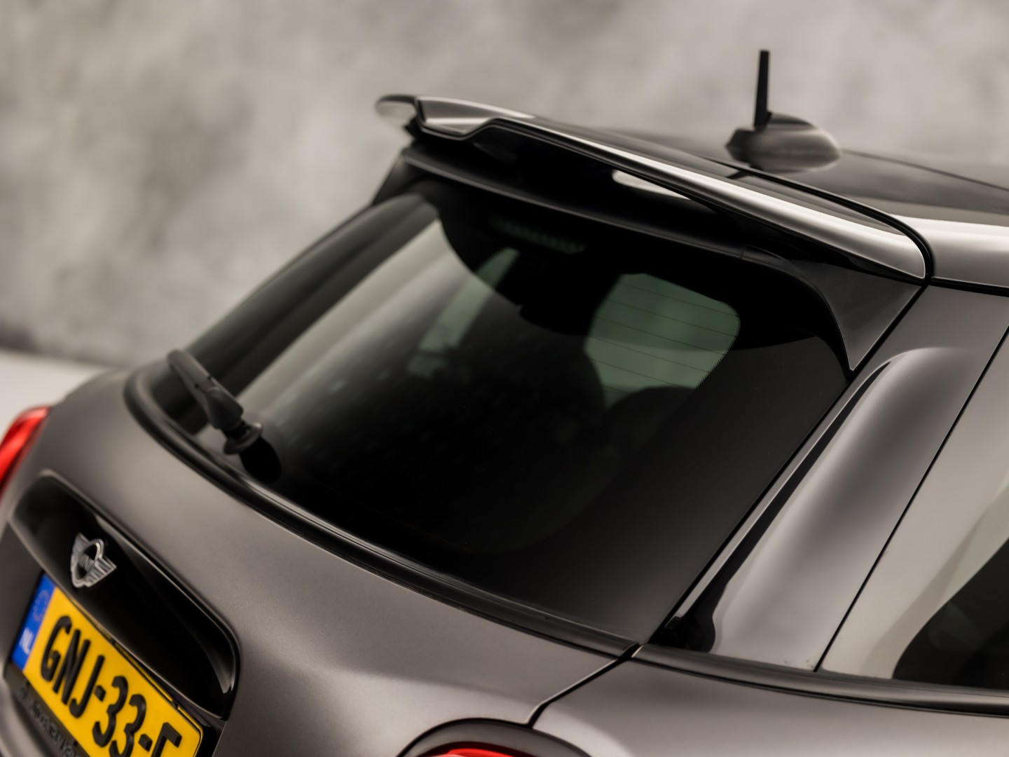 MINI 5-deurs 2.0 Cooper S Chili Edition 192Pk Automaat (PANORAMADAK, GROOT NAVI, HEAD-UP DISPLAY, LEDER, STOELVERWARMING, SPORTSTOELEN, GETINT GLAS, PARKEERSENSOREN, NIEUWSTAAT)
