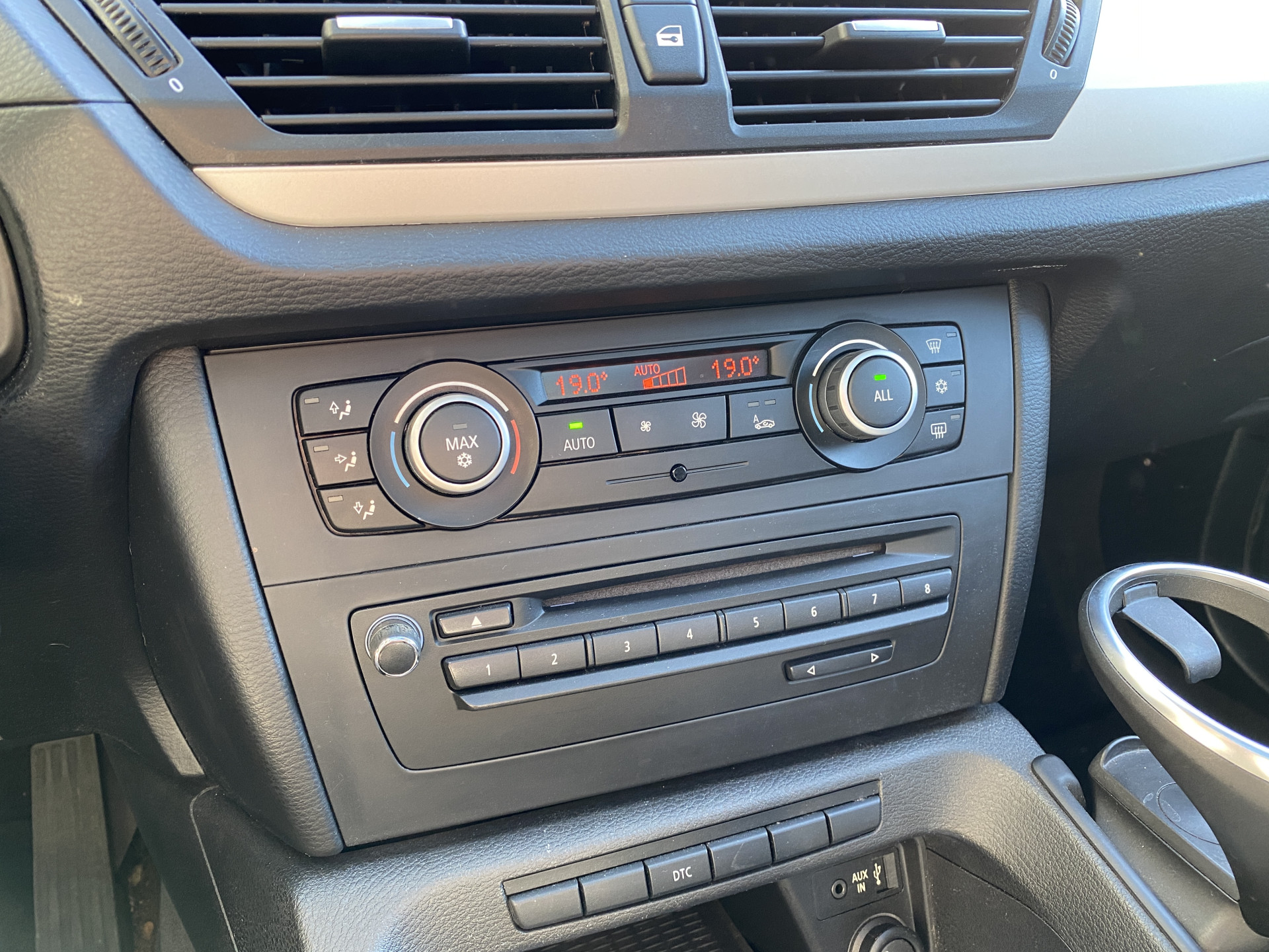 BMW X1 sDrive18i Executive AUT. | navigatie | panoramadak | sportstoelen | xenon verlichting | lichtmetalen velgen 18 inch