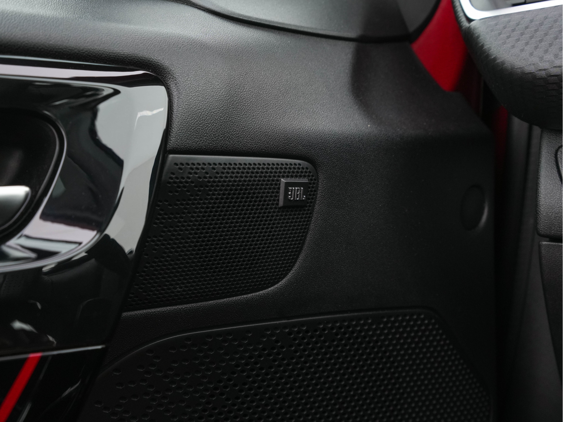 Peugeot 208 1.6 BlueHDi GT-line *PANO | LEATHER-FABRIC | JBL-AUDIO | HEATED-SPORTSEATS | NAVI-FULLMAP | CAMERA | DAB+ | PRIVACY-GLASS | TOWBAR | 17''ALU*