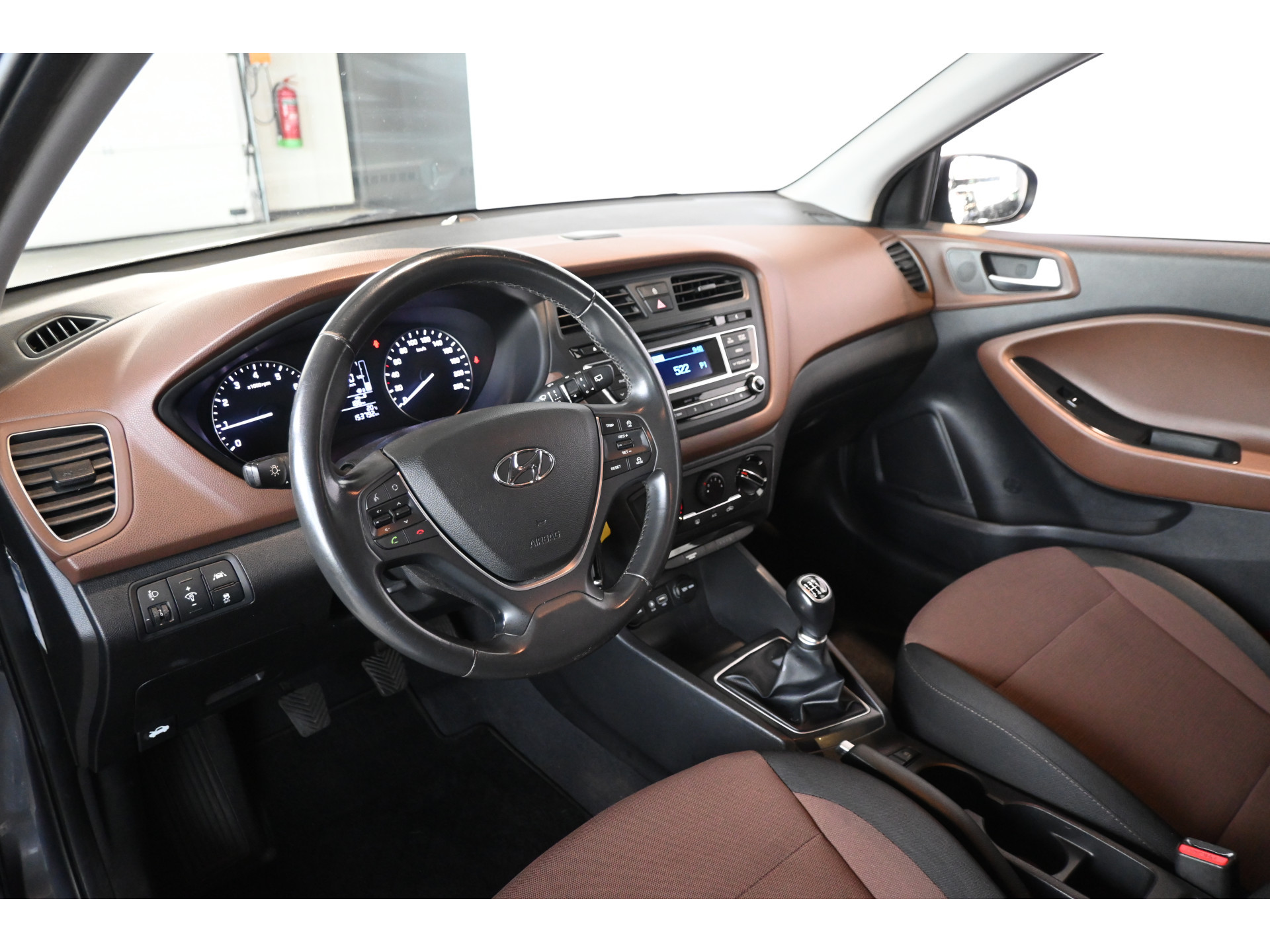 Hyundai i20 1.2 HP i-Motion Nap! Airco Cruise control Trekhaak Rijklaarprijs Inruil Mogelijk!