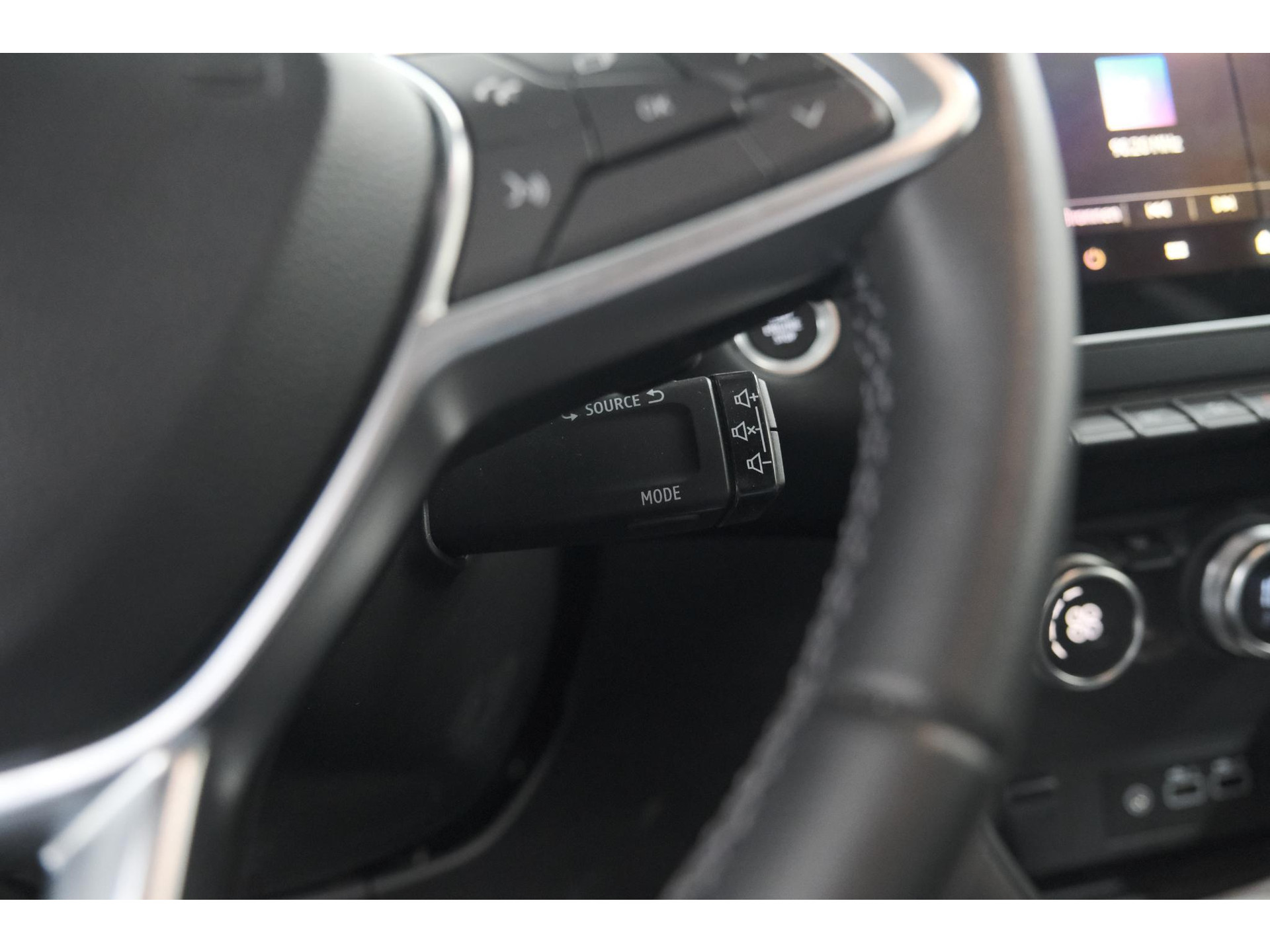 Renault Captur Mild Hybrid 140 EDC Techno | 360 Camera | 9.3 Inch Navigatie | Apple Carplay | 18 Inch Lichtmetalen Velgen