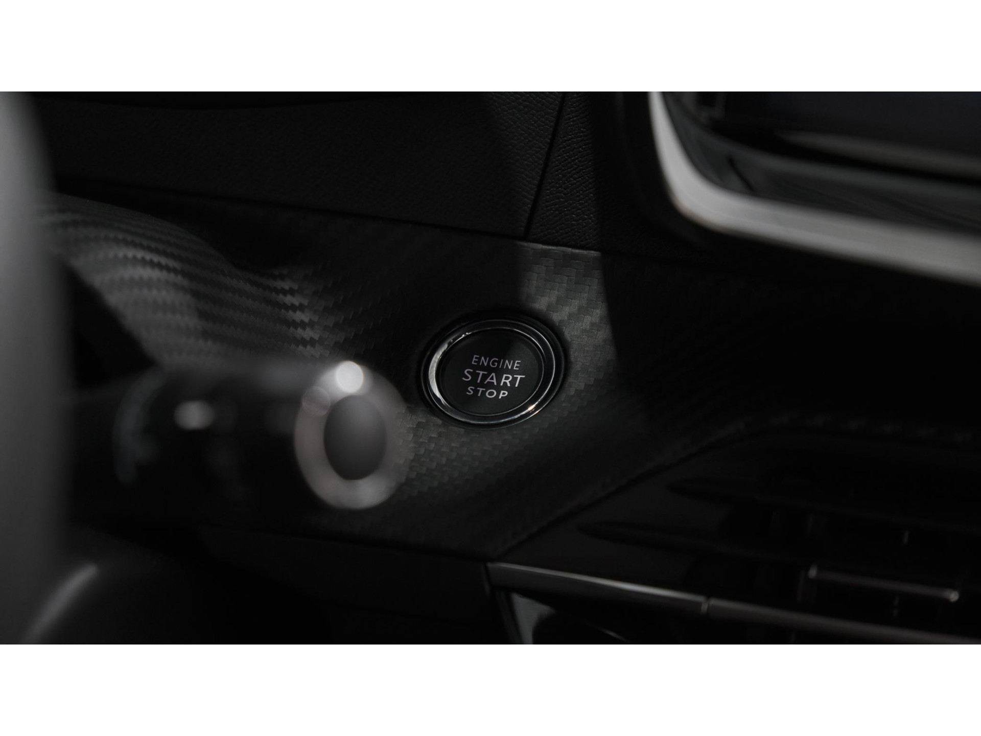 Peugeot 2008 PureTech 130 EAT8 GT | 360 Camera | Adaptieve Cruise Control | Dodehoekdetectie | Apple Carplay