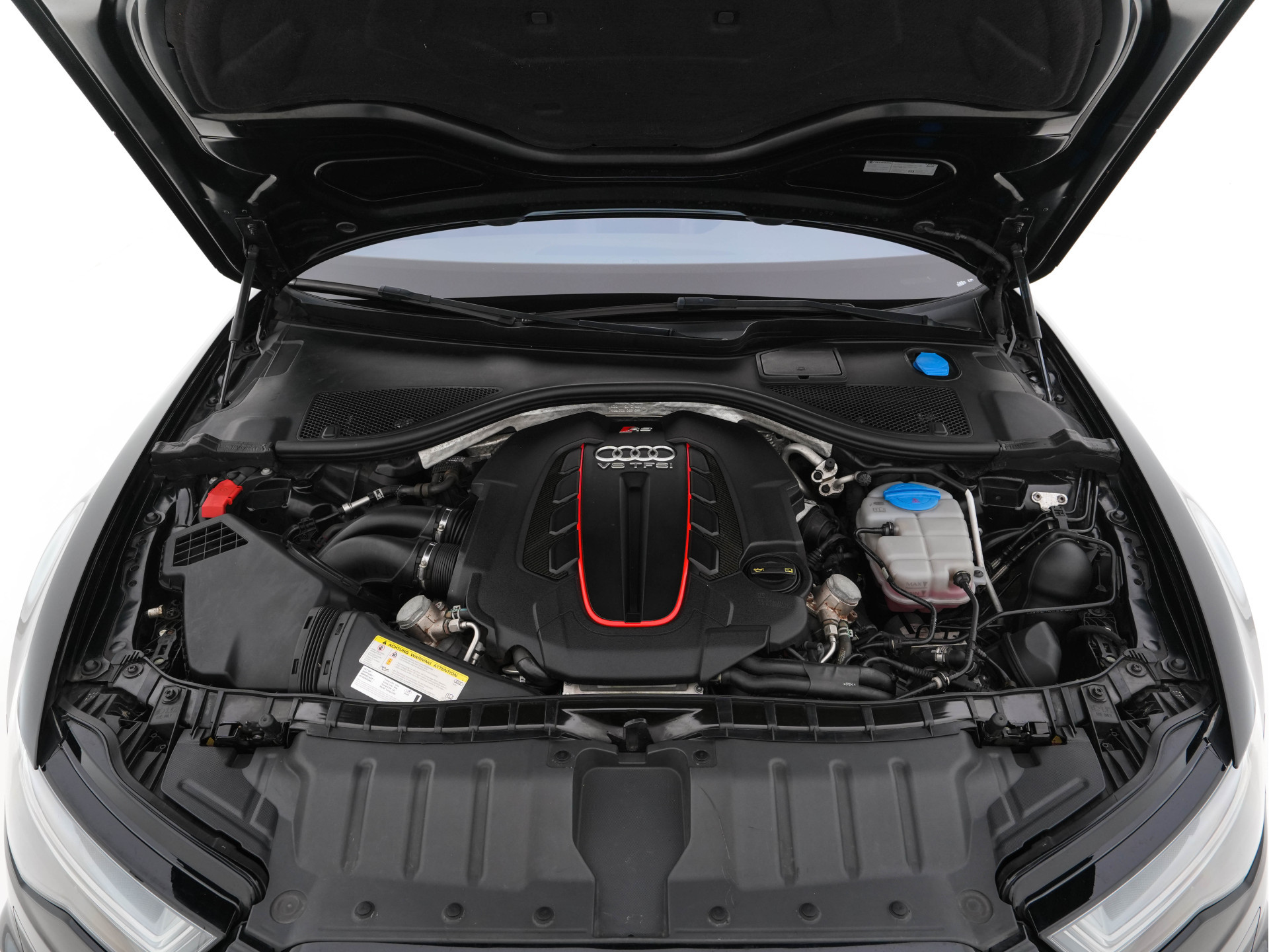 Audi RS6 Avant 4.0 TFSI Quattro *MILLITEK-EXHAUST | CERAMIC-BRAKES | PANO | LEATHER-ALCANTARA | FULL-LED | TOP-VIEW | BLIS | MEMORY-PACK | CARBON-INT. | BOSE-SOUND | LANE-ASSIST | KEYLESS | DAB+ | SPORT-SEATS | SHIFT-PADDLE