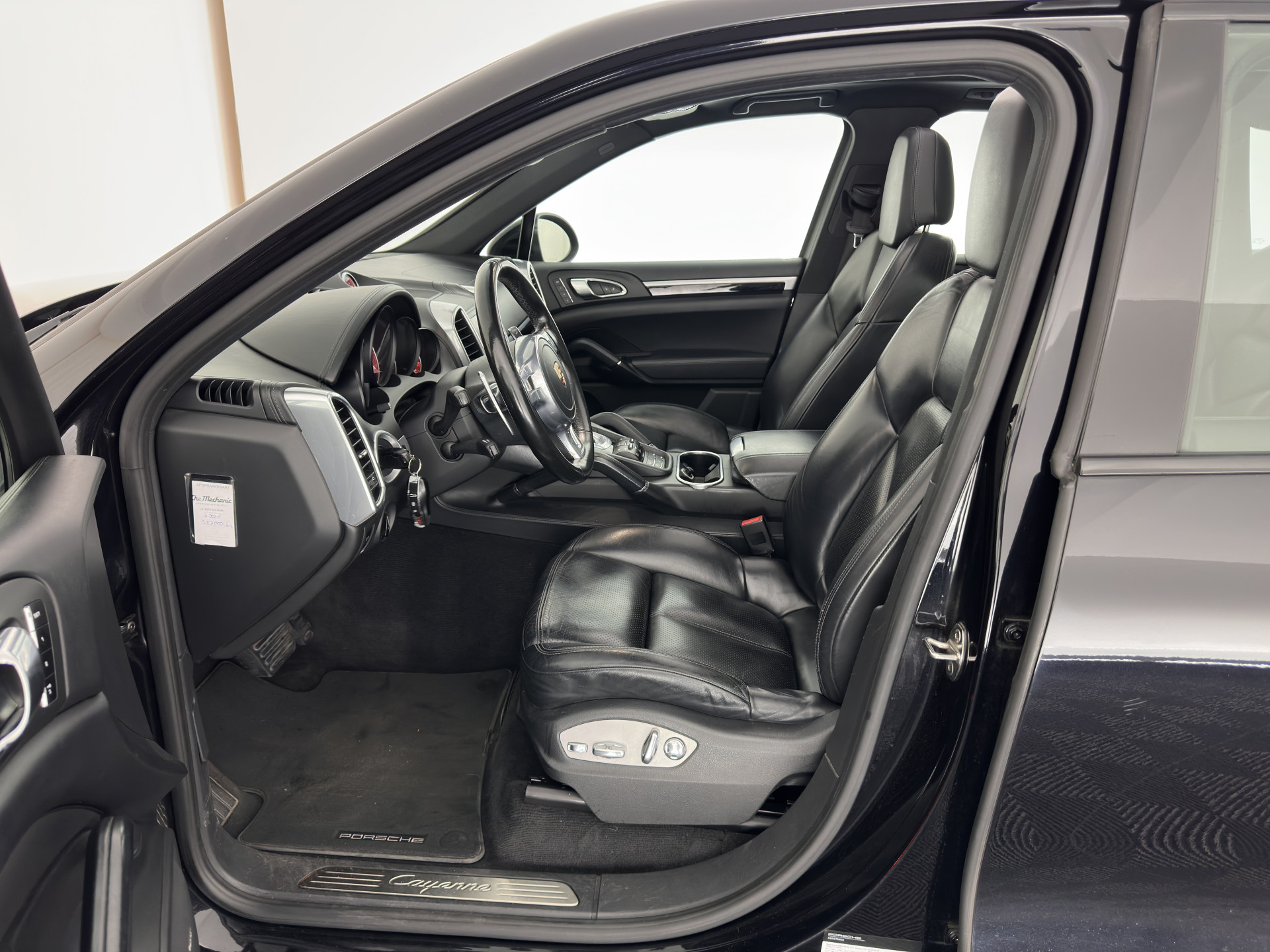 Porsche Cayenne 3.0 D Aut. *PANO | LEATHER | XENON-PLUS | SPORT-CHRONO | HEATED-COMFORTSEATS | BOSE-SOUND | MEMORY-PACK |  AIR-SUSPENSION | NAVI-FULLMAP | TOWBAR | LANE-ASSIST | SHIFT-PADDLES | 18''ALU*