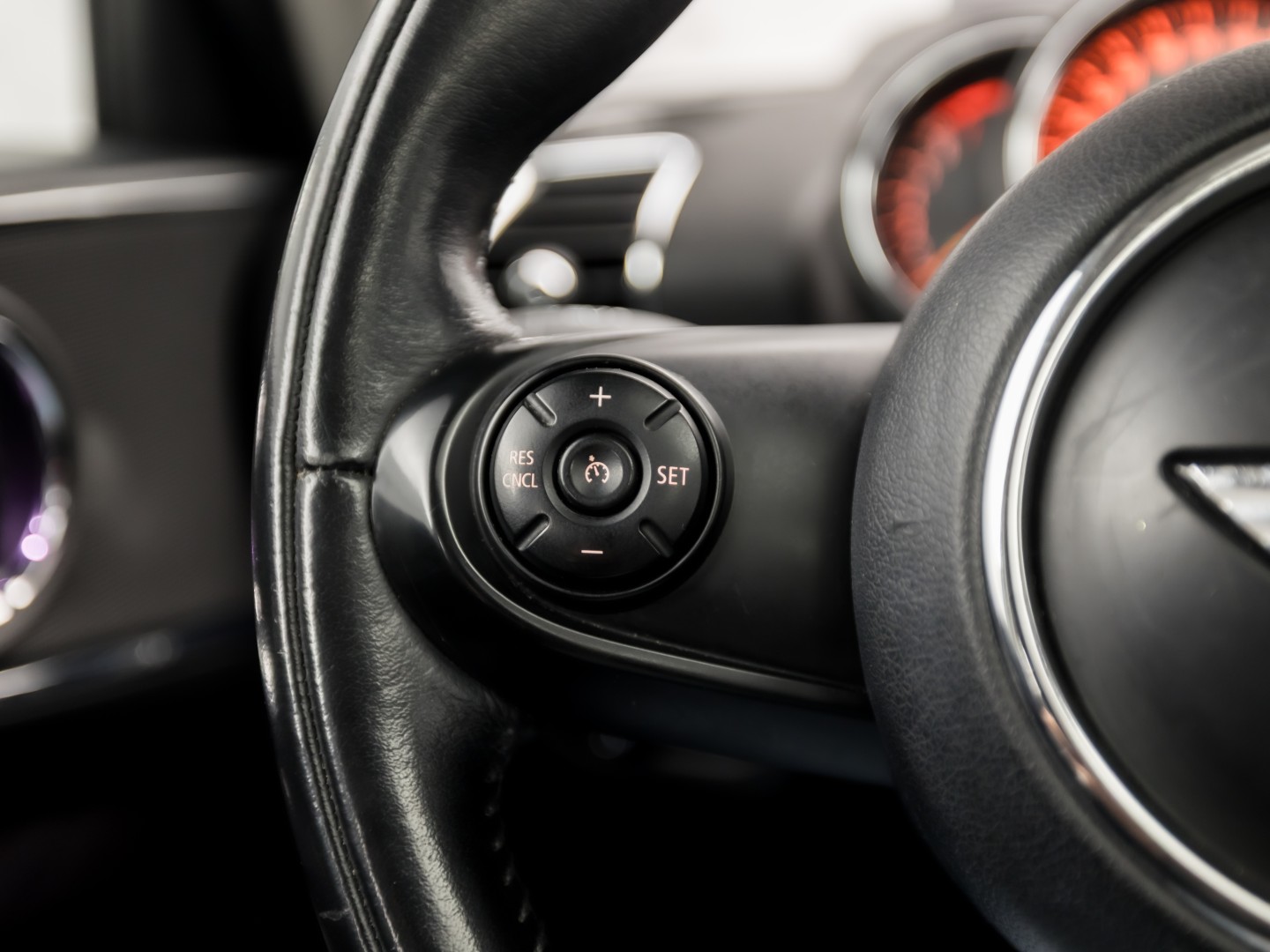 MINI Clubman 2.0 Cooper S Chilli 192Pk Automaat (PANORAMADAK, GROOT NAVI, MEMORY SEAT, LEDER, HARMAN/KARDON, CAMERA, STOELVERWARMING, LED KOPLAMPEN, NIEUWSTAAT)