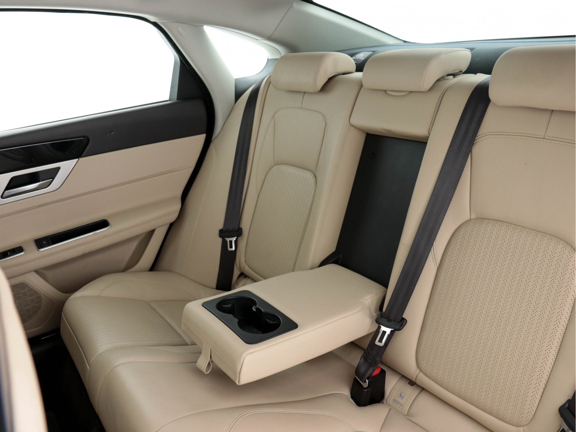 Jaguar XF 2.0D Portfolio Premium-Business-Pack Aut *LEATHER | BI-XENON | NAVI-FULLMAP | KEYLESS | MERIDIAN-SURROUND | SHIFT-PADDLES |  LANE-ASSIST | CRUISE | CAMERA | HEATED/COOLED-COMFORTSEATS | 17"ALU*