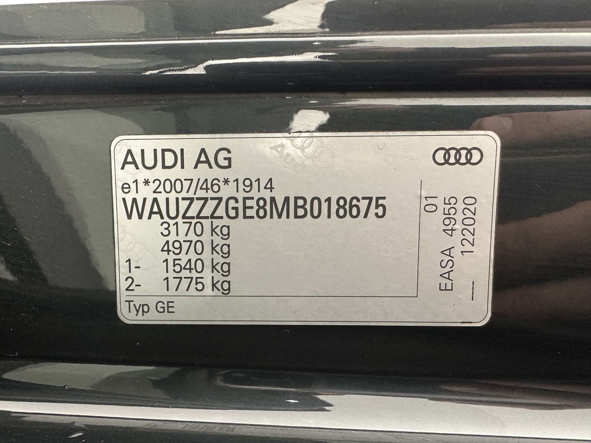 Audi e-tron 55 quattro Business edition Plus 95 kWh [ 3-Fase ] {SOH-88%} (INCL-BTW) *PANO | LUXURY-LEATHER | ADAPTIVE-CRUISE | FULL-LED | DIGI-COCKPIT | KEYLESS | MEMORY-PACK | CAMERA | NAVI-FULLMAP | SHIFT-PADDLES | DAB+ | COMFORT-SEATS | 20''ALU*