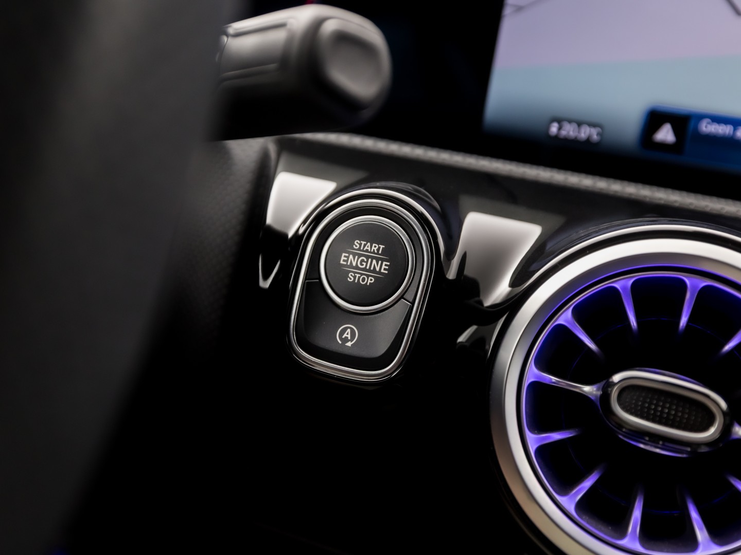 Mercedes-Benz CLA-Klasse 180 AMG Sport Automaat (GROOT NAVI, LOGISCH NAP, CAMERA, LEDER, SPORTSTOELEN, GETINT GLAS, STOELVERWARMING, ELEK ACHTERKLEP, NIEUWSTAAT)