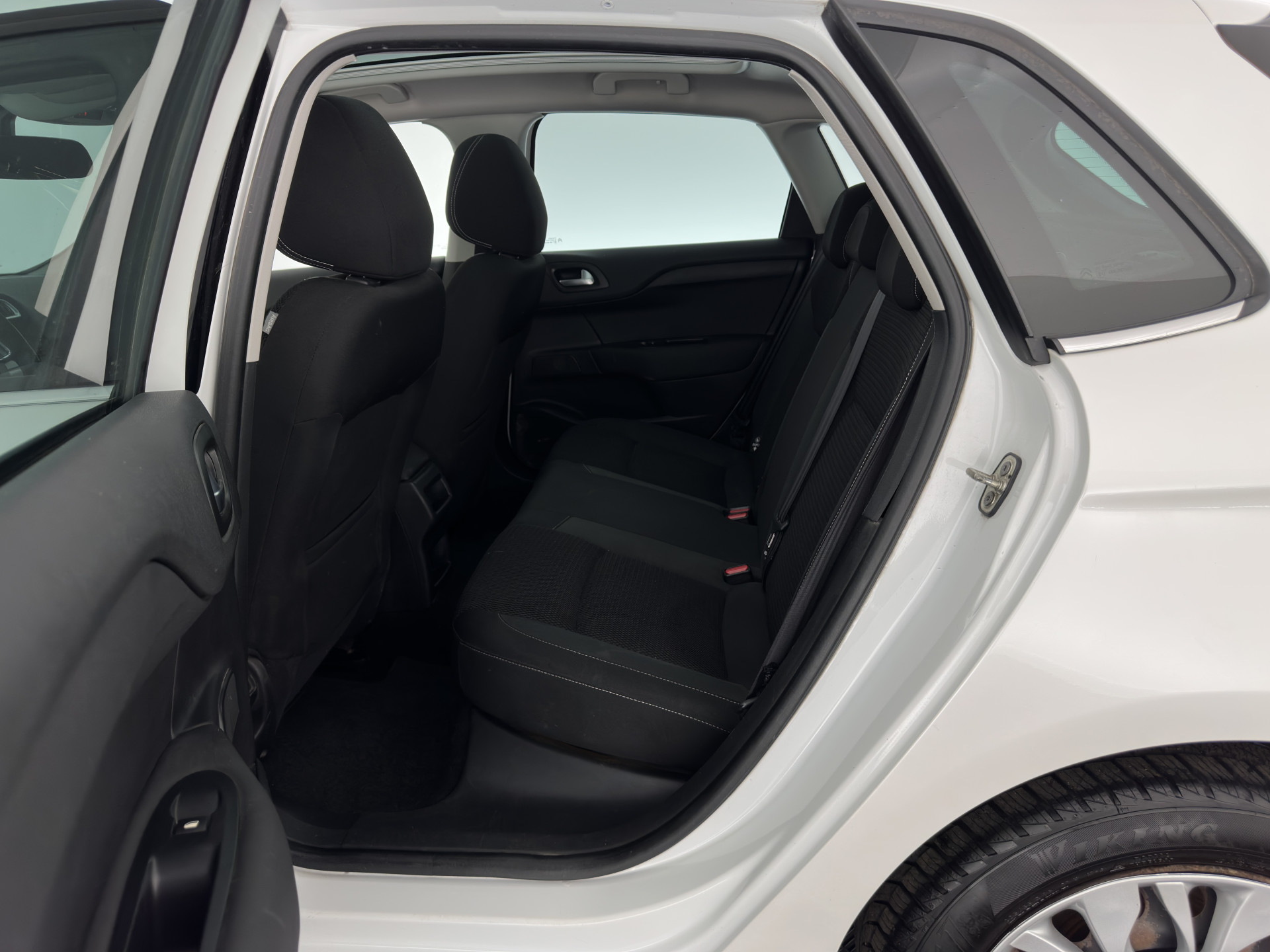 Citroën C4 1.6 BlueHDi Feel *PANO | SPORT-SEATS | PDC | PRIVACY-GLASS | ECC | CRUISE | TOWBAR*