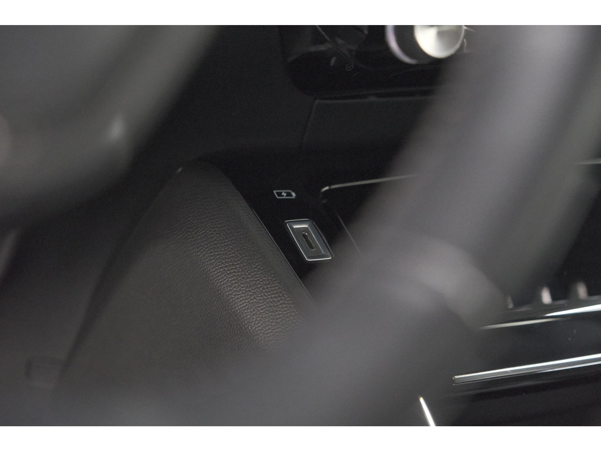 Peugeot 2008 PureTech 130 Allure | Camera | Stoelverwarming | Apple Carplay | Parkeersensoren voor + Achter