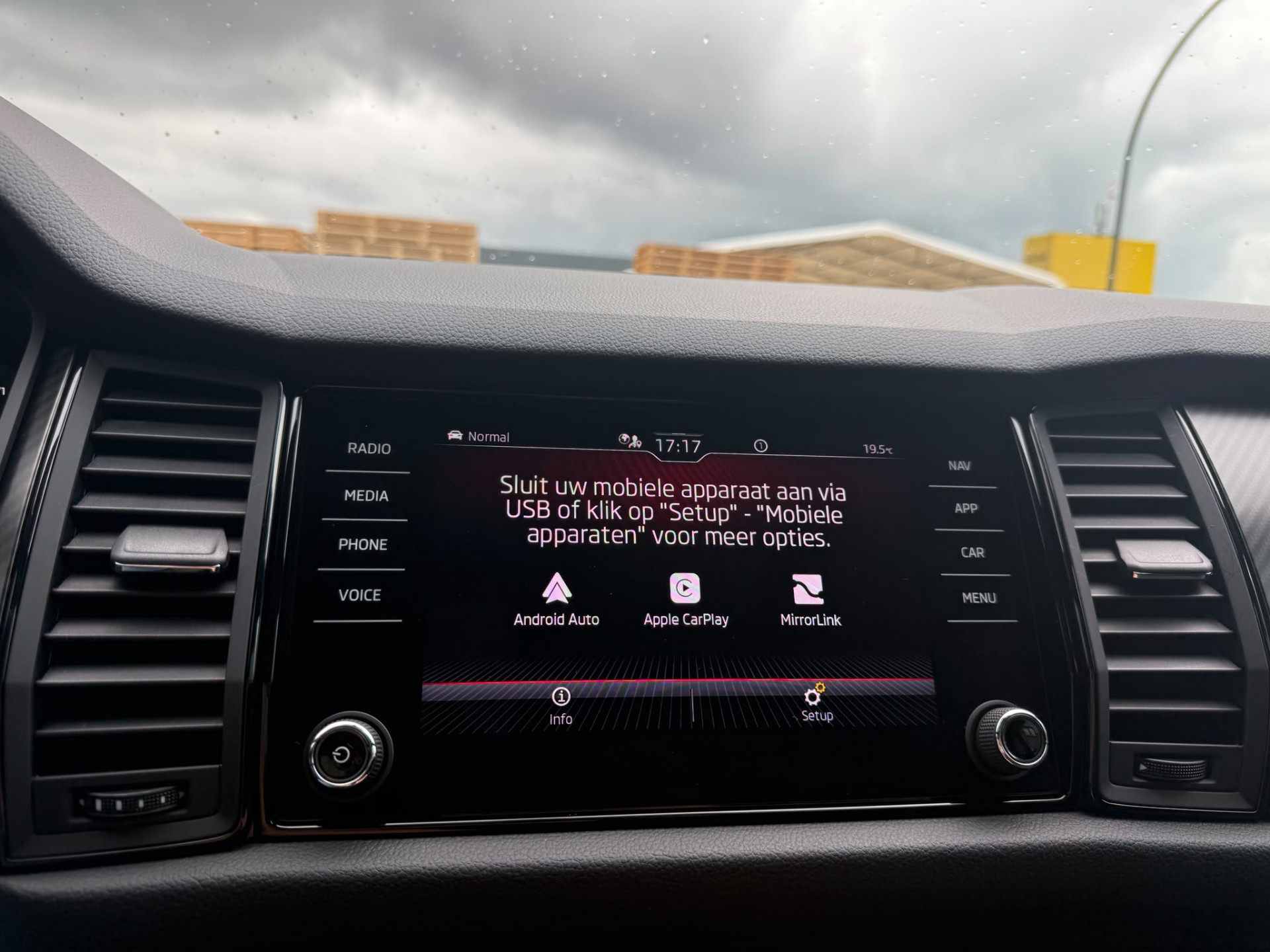 ŠKODA Kodiaq 1.5 TSI Sportline Business | 1E EIGENAAR | 3/6/12 MND GARANTIE | AUTOMAAT | PANO | LED | DAB | MEMORY | CARPLAY | DIGITAAL COCKPIT | TREKHAAK |
