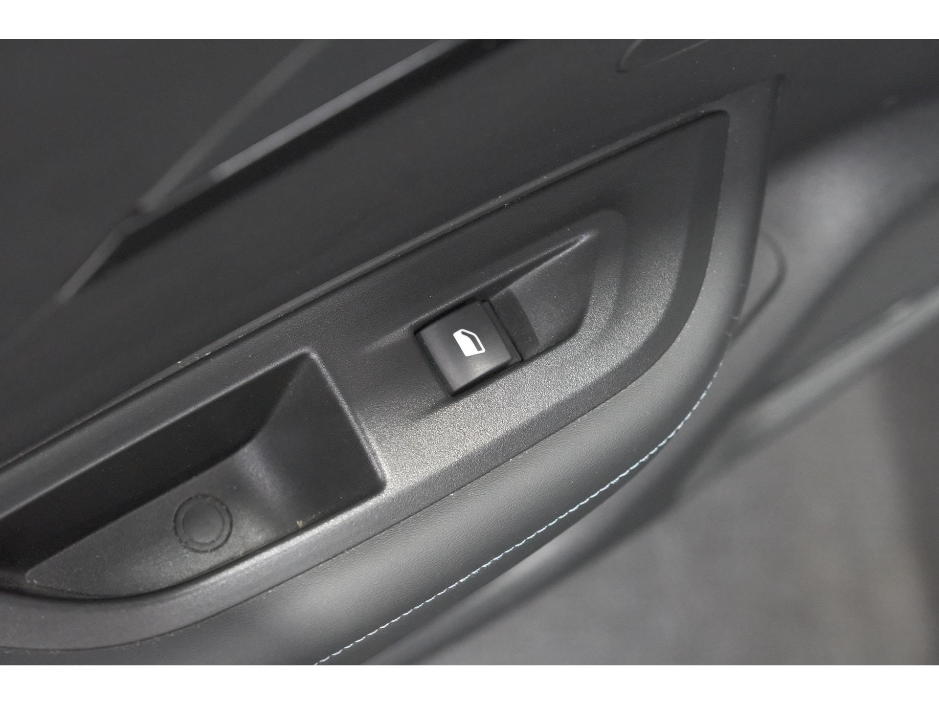 Peugeot 2008 PureTech 130 EAT8 Allure | Trekhaak Afneembaar | Camera | Navigatie | Parkeersensoren