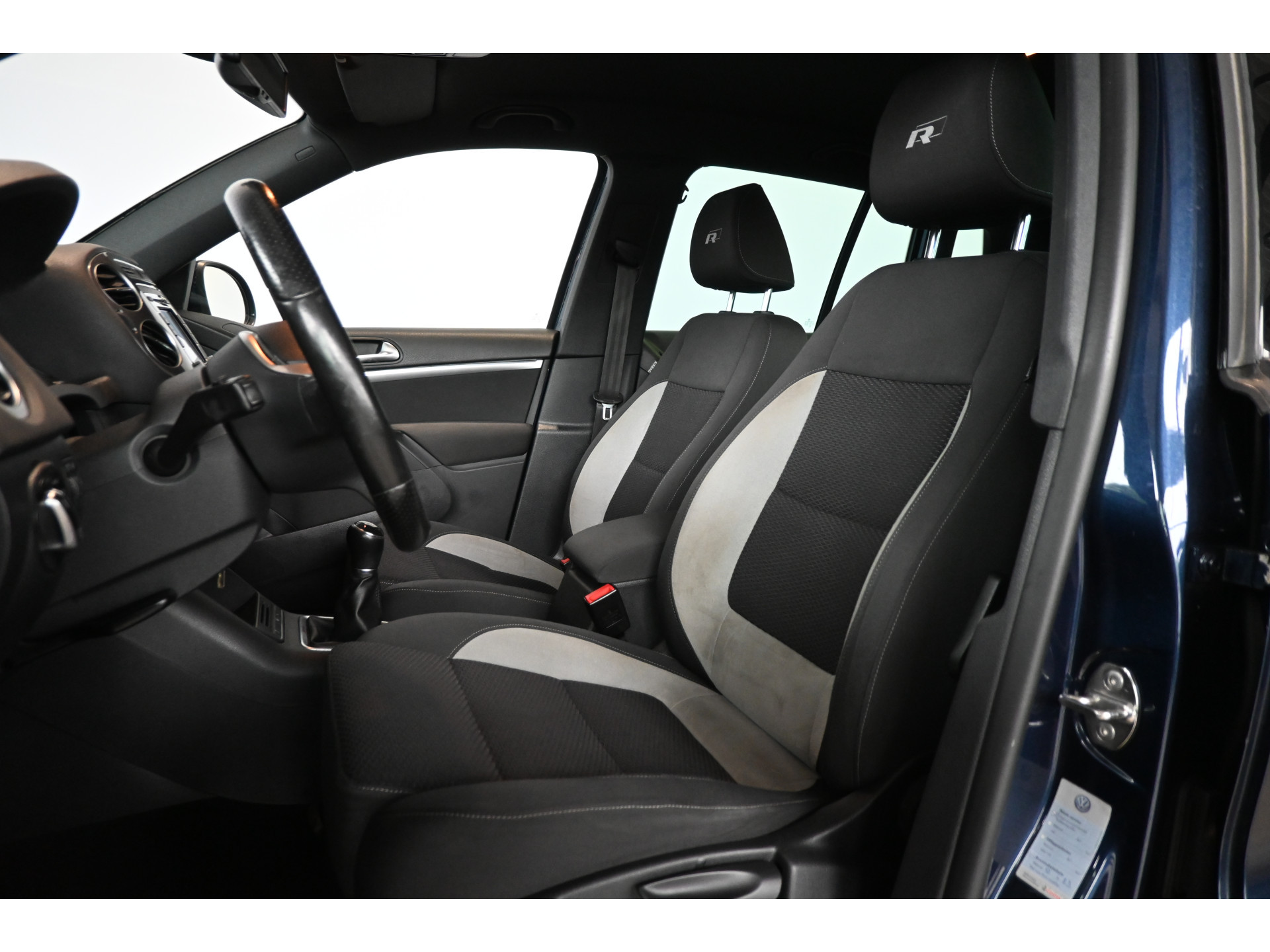 Volkswagen Tiguan 1.4 TSI Sport&Style 4Motion R-line Edition Clima Navigatie Stoelverwarming Goed Onderhouden! Inruil Mogelijk!
