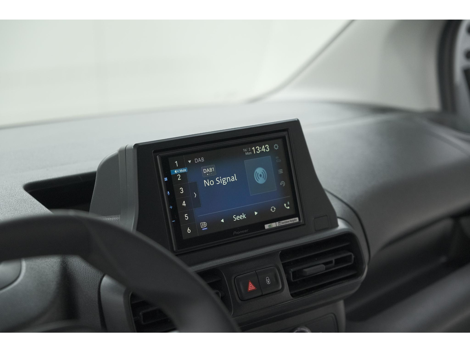 Peugeot Partner 1.5 BlueHDi 100 S&S L1 | Trekhaak | Camera | Apple Carplay | Laadruimte-Pakket