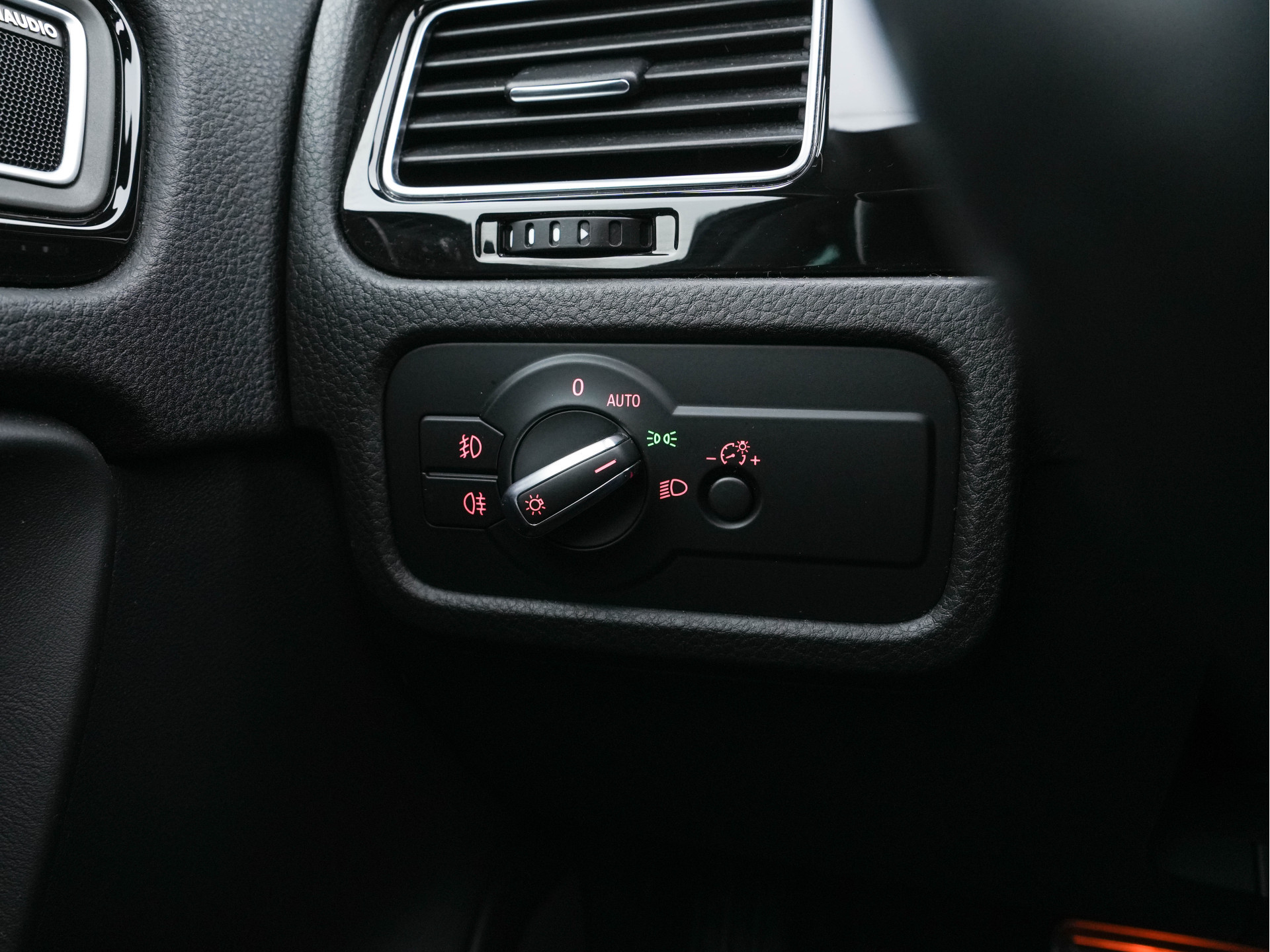 Volkswagen Touareg 3.0 TDI R-line-Pack Chrome-Pack Aut. *PANO | FULL-LEATHER | NAVI-FULLMAP | XENON | DYNAUDIO | MEMORY-PACK | ECC | SHIFT-PADDLES | PDC | DAB | COMFORT-SEATS | 21"ALU*