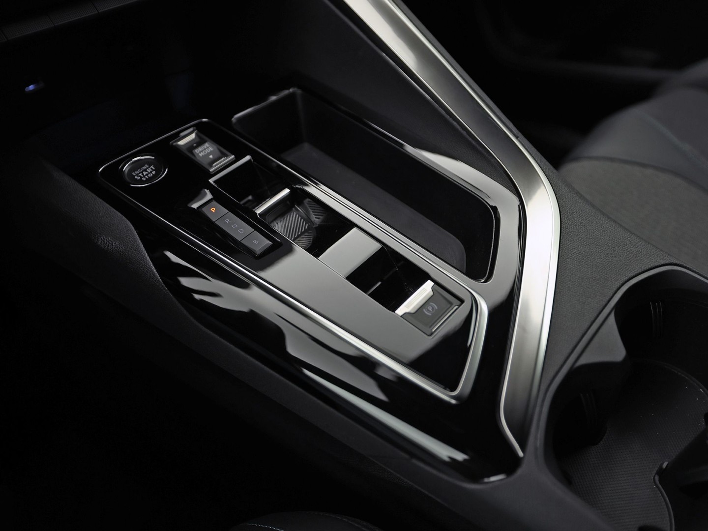 Peugeot 3008 1.6 HYbrid 225 Allure Sport 225Pk Automaat (APPLE CARPLAY, GROOT NAVI, 360 CAMERA, KEYLESS, SPORTSTOELEN, LEDER, GETINT GLAS, ZWART HEMEL, NIEUWSTAAT)