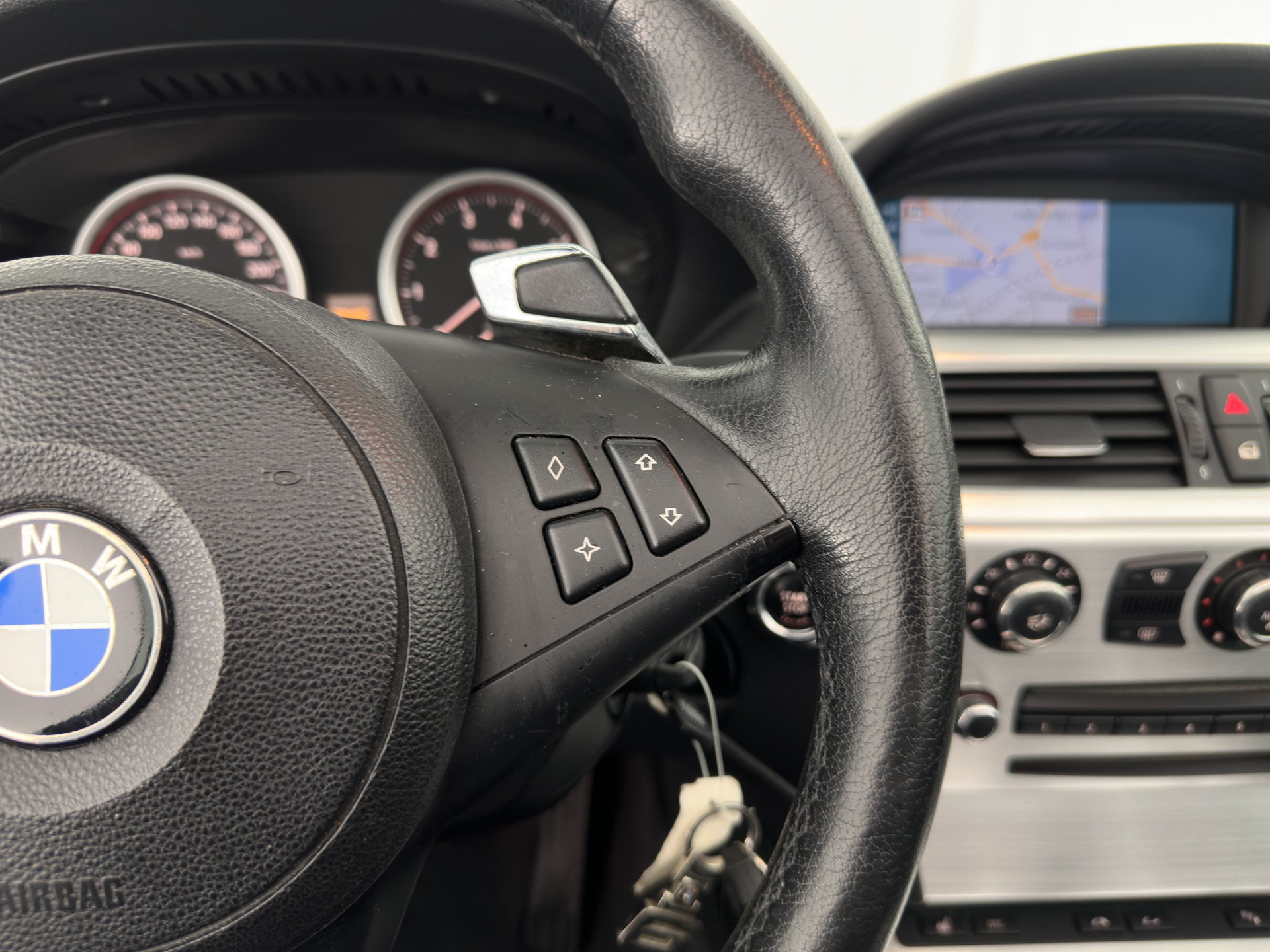 BMW 6-serie Cabrio 650i Aut. *LEATHER | BI-XENON | MEMORY-PACK | SHIFT-PADDLES | HEATED-SPORTSEATS | KEYLESS | NAVI-FULLMAP | ECC | HEAD-UP | PDC | CRUISE | AIRSCARF | 19''ALU*