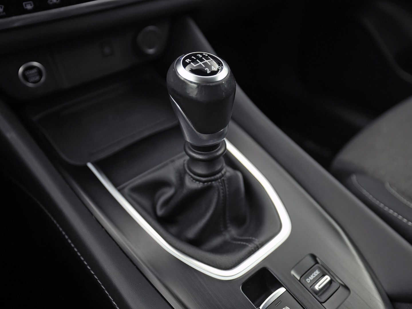 Nissan Qashqai 1.3 MHEV N-Style (GROOT NAVI, 1e EIGENAAR, APPLE CARPLAY, CLIMATE, 360 CAMERA, GETINT GLAS, SPORTSTOELEN, ADAPTIVE CRUISE, LANE ASSIST, NIEUWSTAAT)