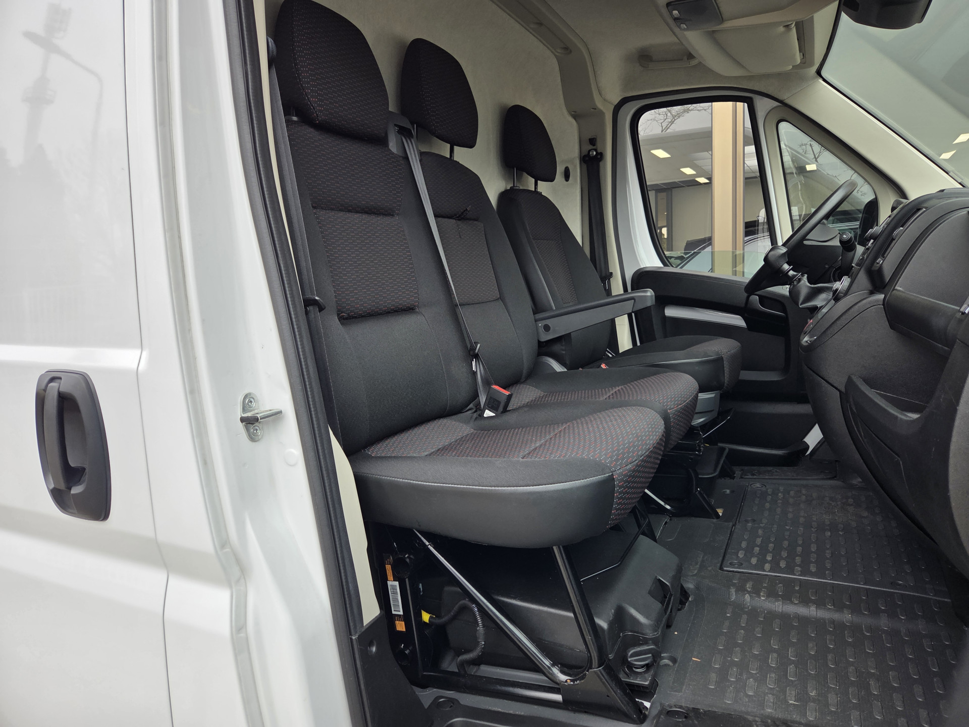 Peugeot Boxer 2.2 BlueHDI 140Pk L4H2 Airco Navi PDC Cruise control Achteruitrijcamera