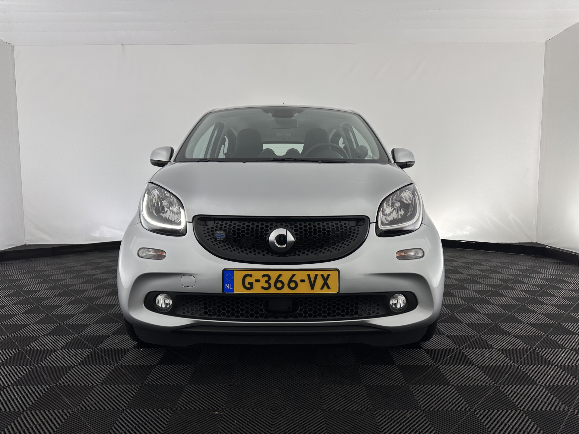Smart forfour EQ Business Solution 18 kWh [ 3-Fase ] {SOH-89%} (INCL-BTW) Aut. *NAVI-FULLMAP | LEATHER | ECC | CRUISE | HEATED-COMFORT-SEATS | 15"ALU*