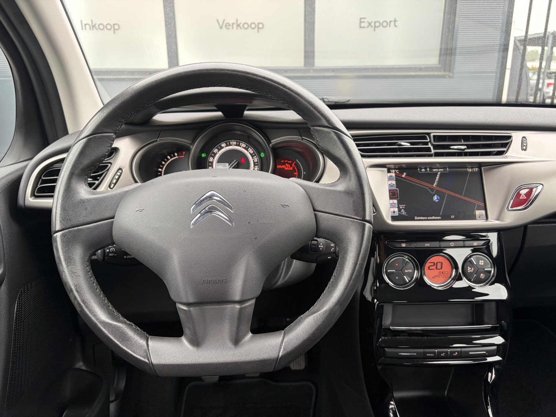Citroen C3 1.2 PureTech Selection ✓Nieuwe D-riem✓Navi✓Carplay✓Trekhaak✓Dealer Onderhouden✓Clima✓Cruise✓5 Deurs✓Net grote beurt gehad✓N.A.P✓Apk tot 09-2027
