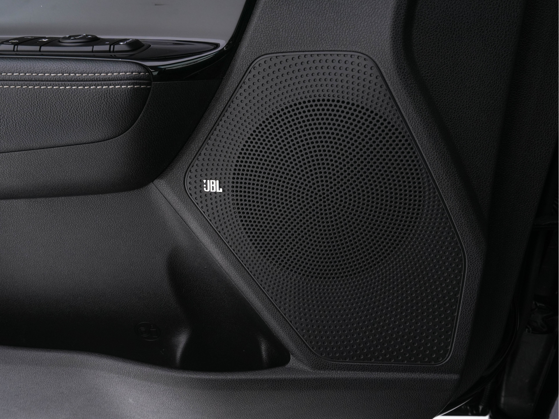 Kia e-Niro ExecutiveLine 64 kWh [ 3-Fase ] {SOH-100%} (INCL-BTW) Aut. *PANO | LEATHER | JBL-AUDIO | FULL-LED | NAVI-FULLMAP | DAB | ADAPTIVE-CRUISE | CAMERA | MEMORY-PACK | LANE-ASSIST | CCS-FASTLOADER | KEYLESS | DIGI-COCKPIT | 17"ALU*