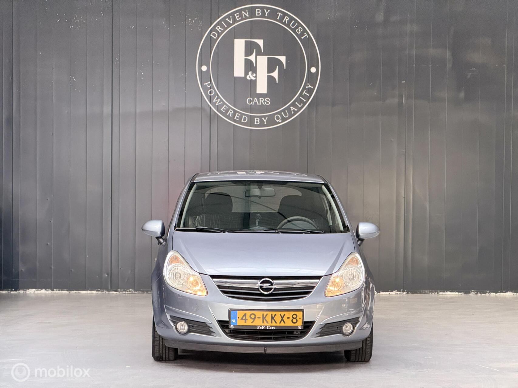 Opel Corsa 1.4-16V Cosmo| Vol Automaat | NAP | Cruise |Airco