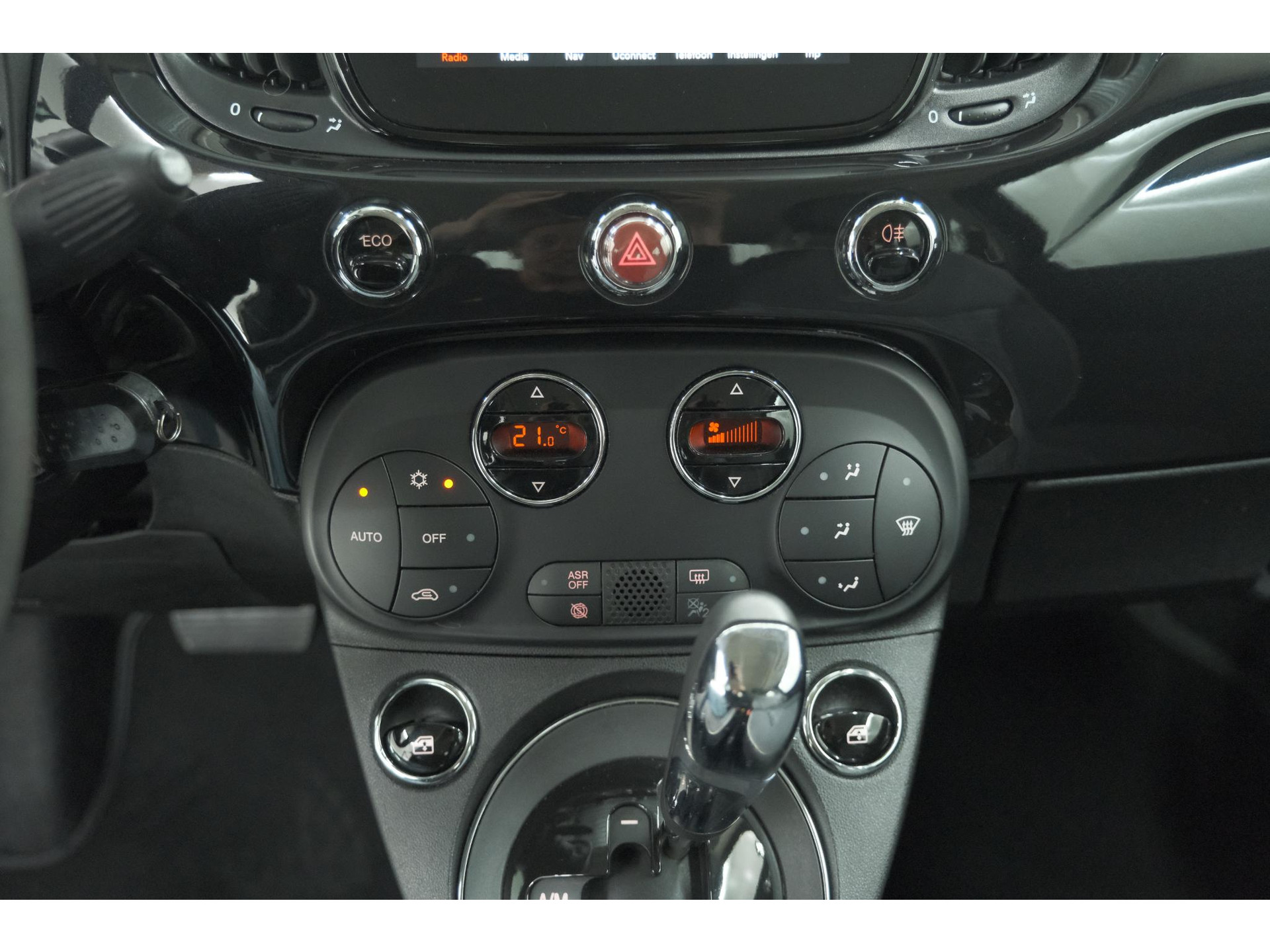 Fiat 500 C TwinAir Turbo Lounge | Parkeersensoren | Climate control | Cruise control | Apple Carplay
