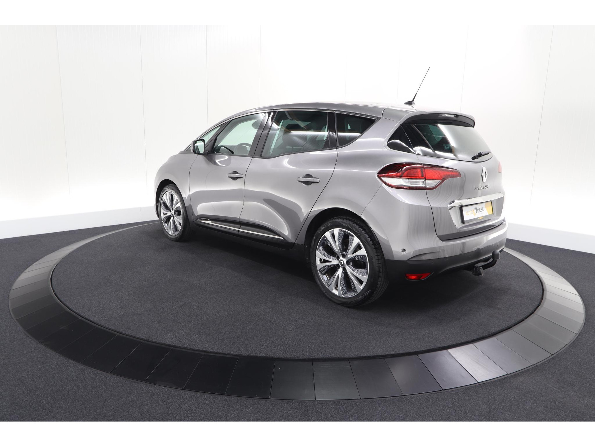 Renault Scénic TCe 130 Intens | Trekhaak | Panoramadak | Camera | Apple Carplay | Dodehoekdetectie