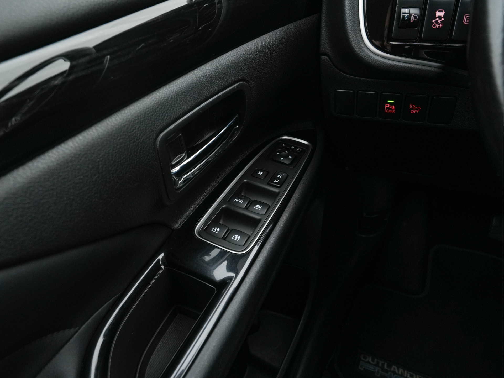 Mitsubishi Outlander 2.0 PHEV Executive Edition AWD Aut.  *LEATHER-MICROFIBRE | ROCKFORD-AUDIO | LED-LIGHTS | NAVI-FULLMAP | KEYLESS | CAMERA | HEATED-COMFORTSEATS | ECC | SHIFT-PADDLES | PDC | CRUISE | PRIVACY-GLASS | DAB | TOWBAR | 18''ALU *